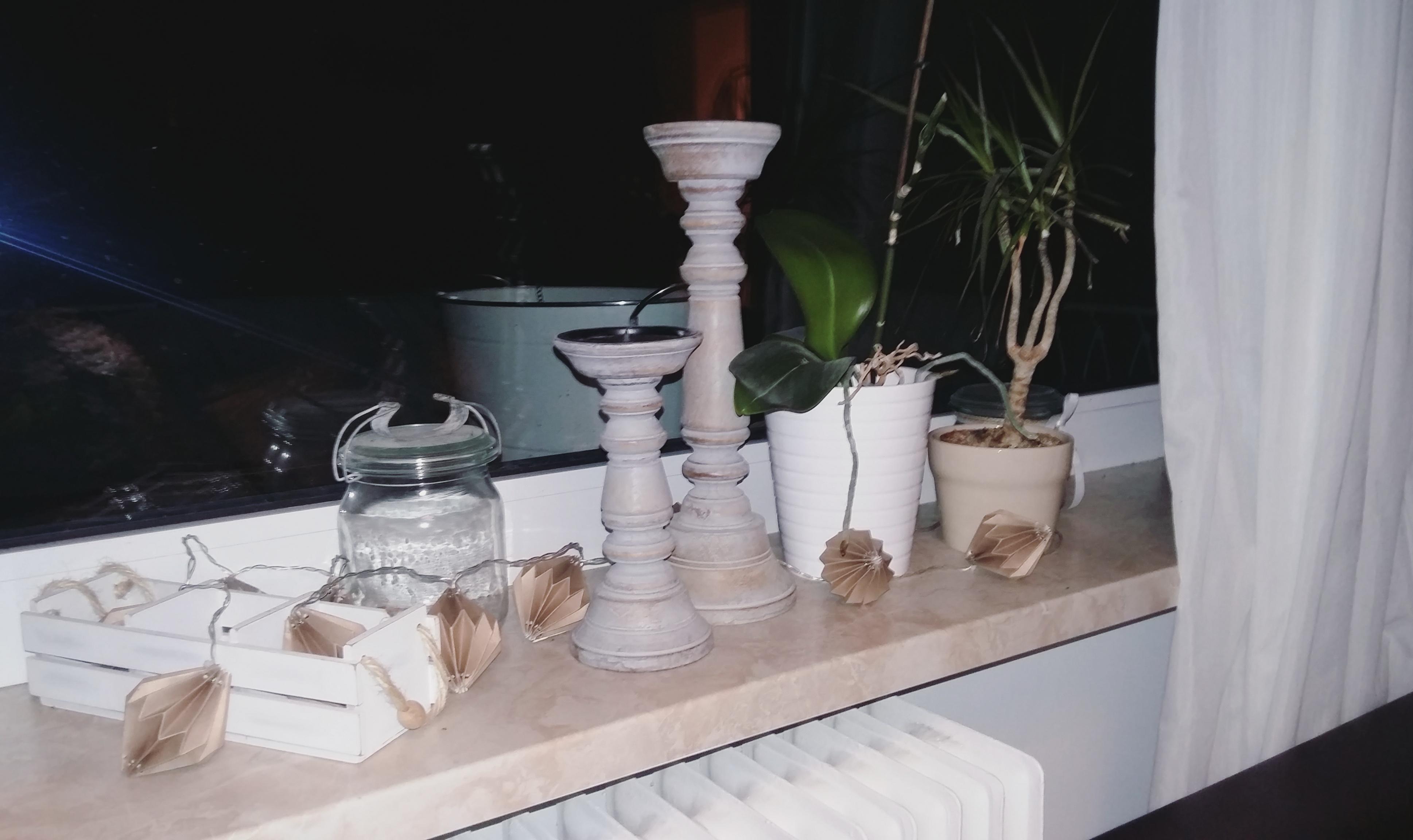 Meine #fensterdeko im #kissprinzip - keep it short and simple #livingabc #wooden #glases #ceramics #couchliebt