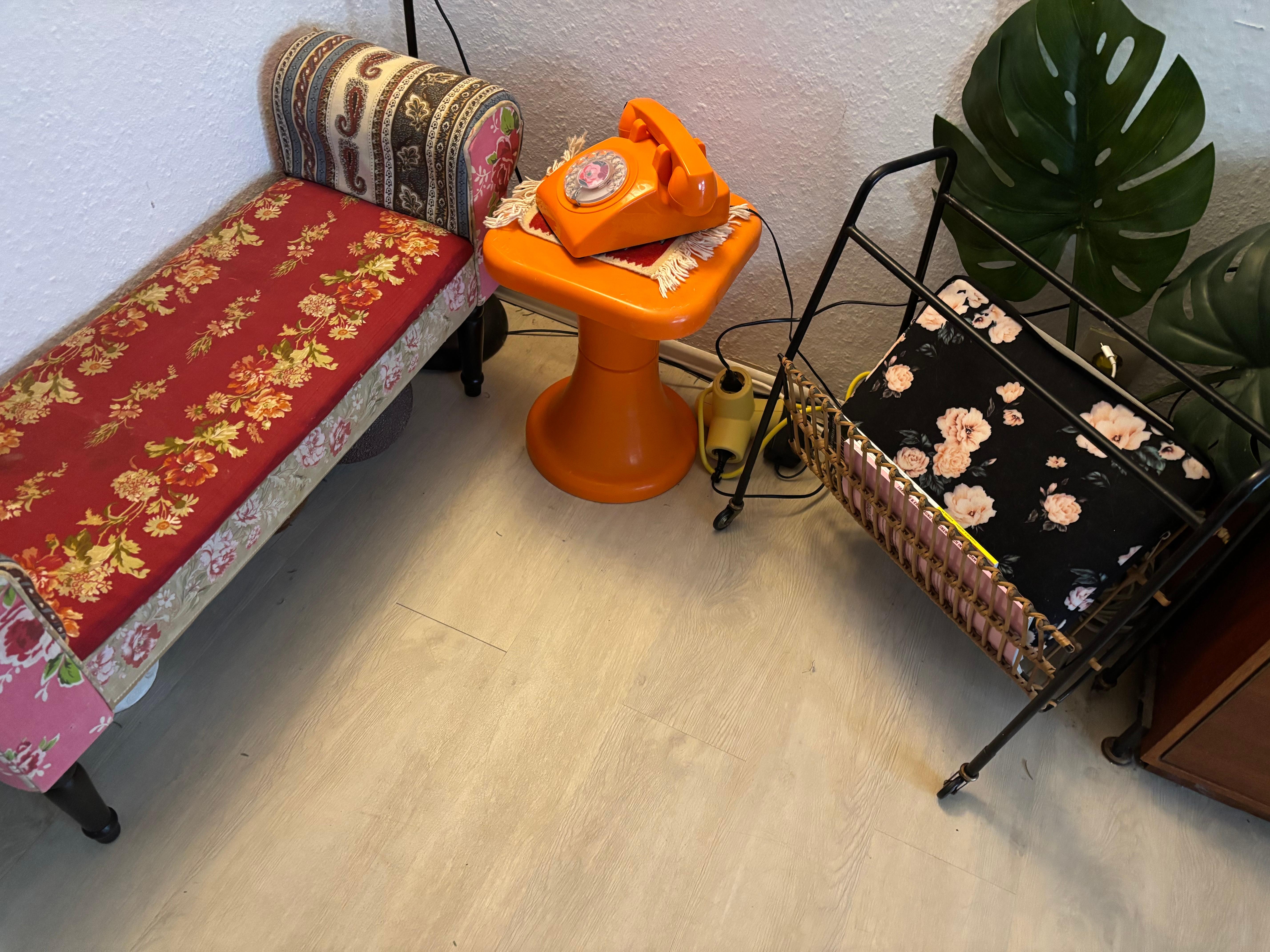 Meine gemütliche Telefon-Ecke 🧡 #retro #midcentury #midcenturymodernliving