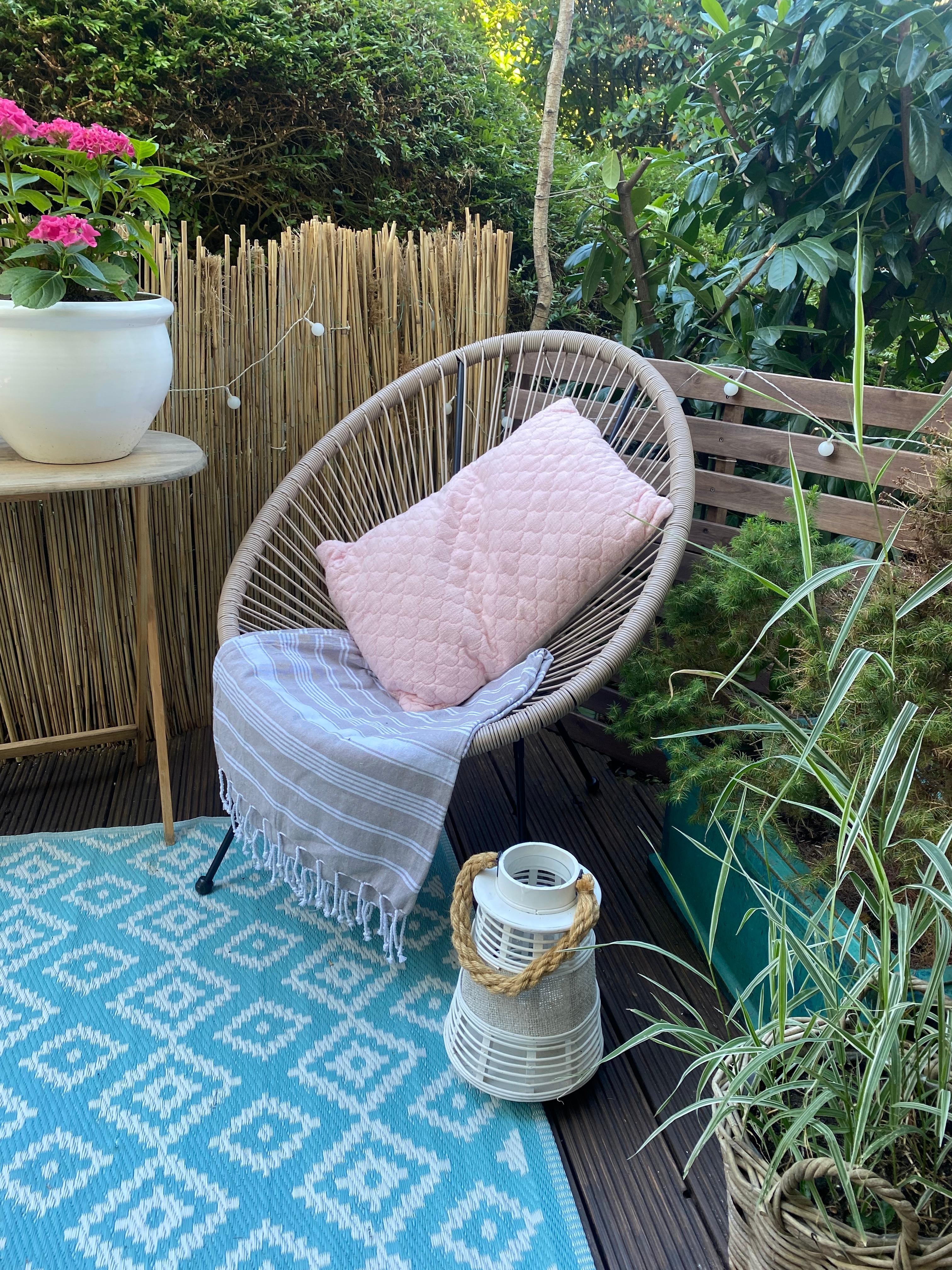 Meine kleine Oase 🪴🪴🪴
#garten #terrasse #couchstyle #bohostyle #grünerleben #kleinergarten #oase #outdoorteppich 