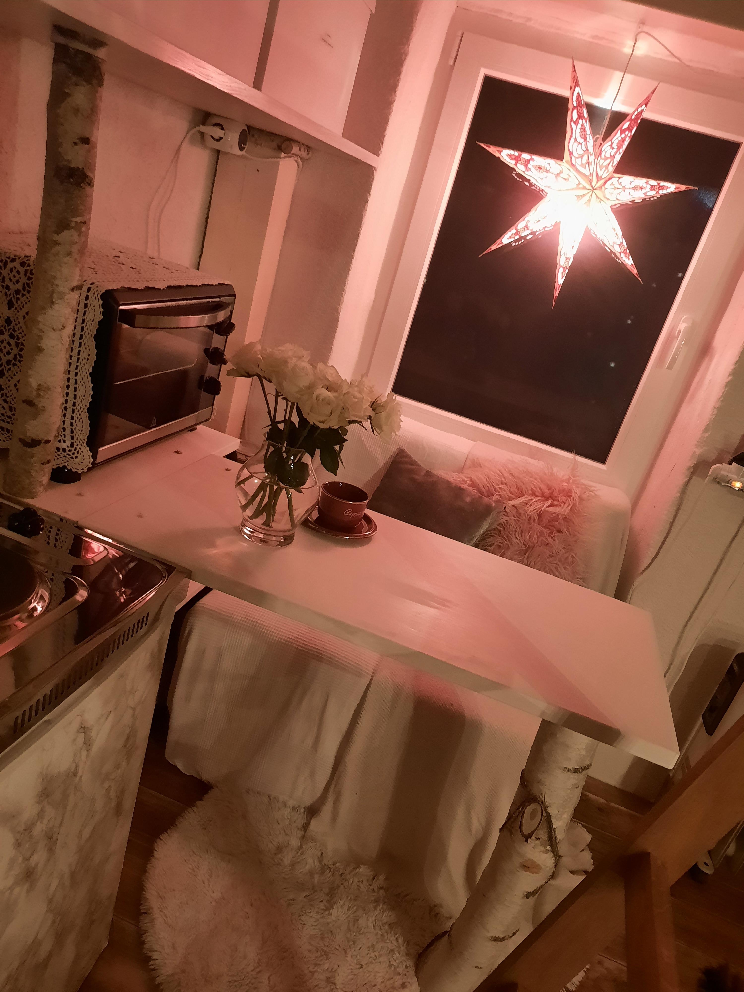 Meine kleine Werkstattwohnung...
#wohnung #werkstatt #weihnachten #klapptisch #diy #selbstgebaut #klapptischdiy #tisch #platzsparend #baumstamm #weiß #couchstyle 