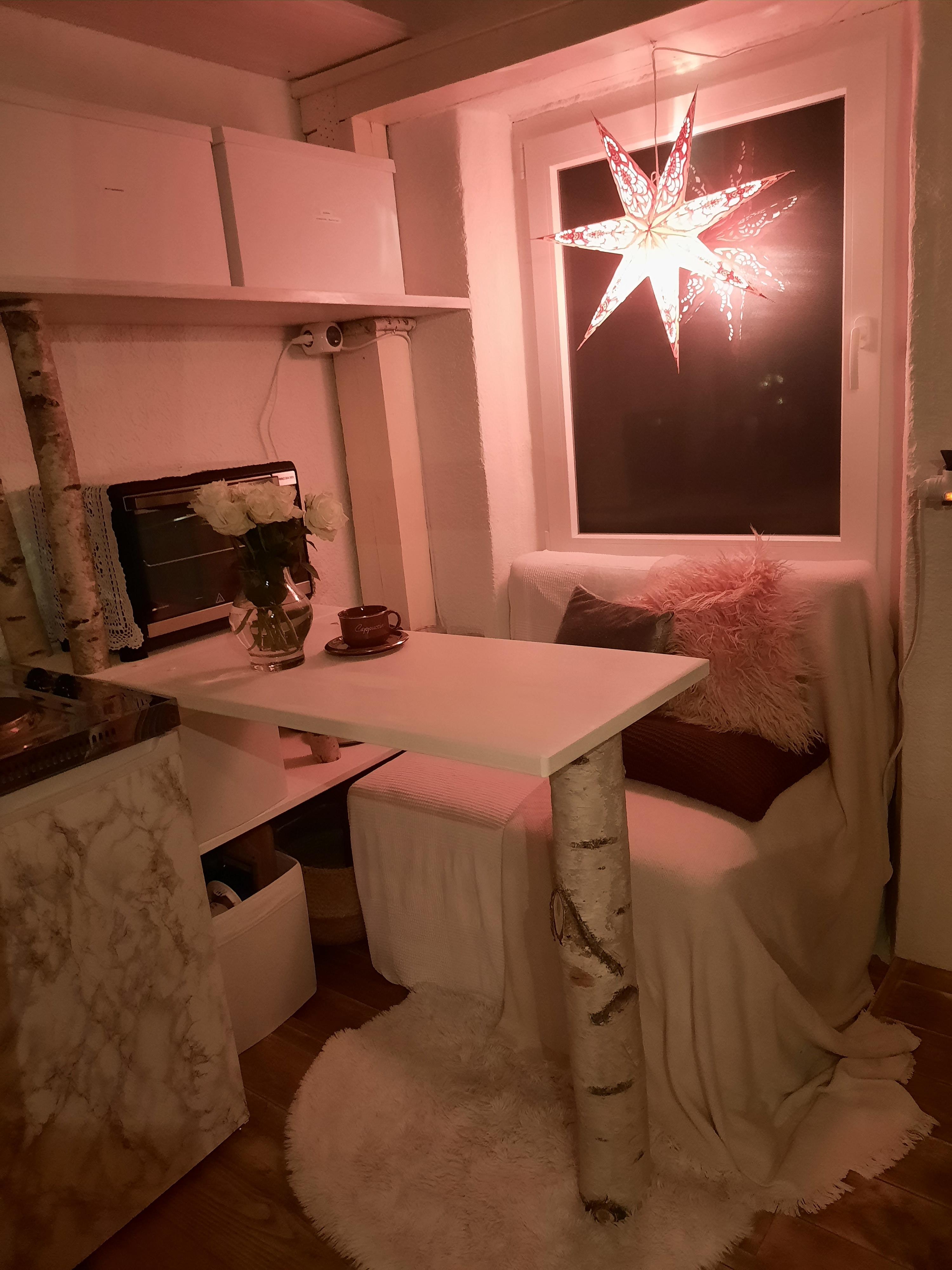 Meine kleine Werkstattwohnung...
#wohnung #werkstatt #weihnachten #klapptisch #diy #selbstgebaut #klapptischdiy #tisch #platzsparend #baumstamm #weiß #couchstyle 