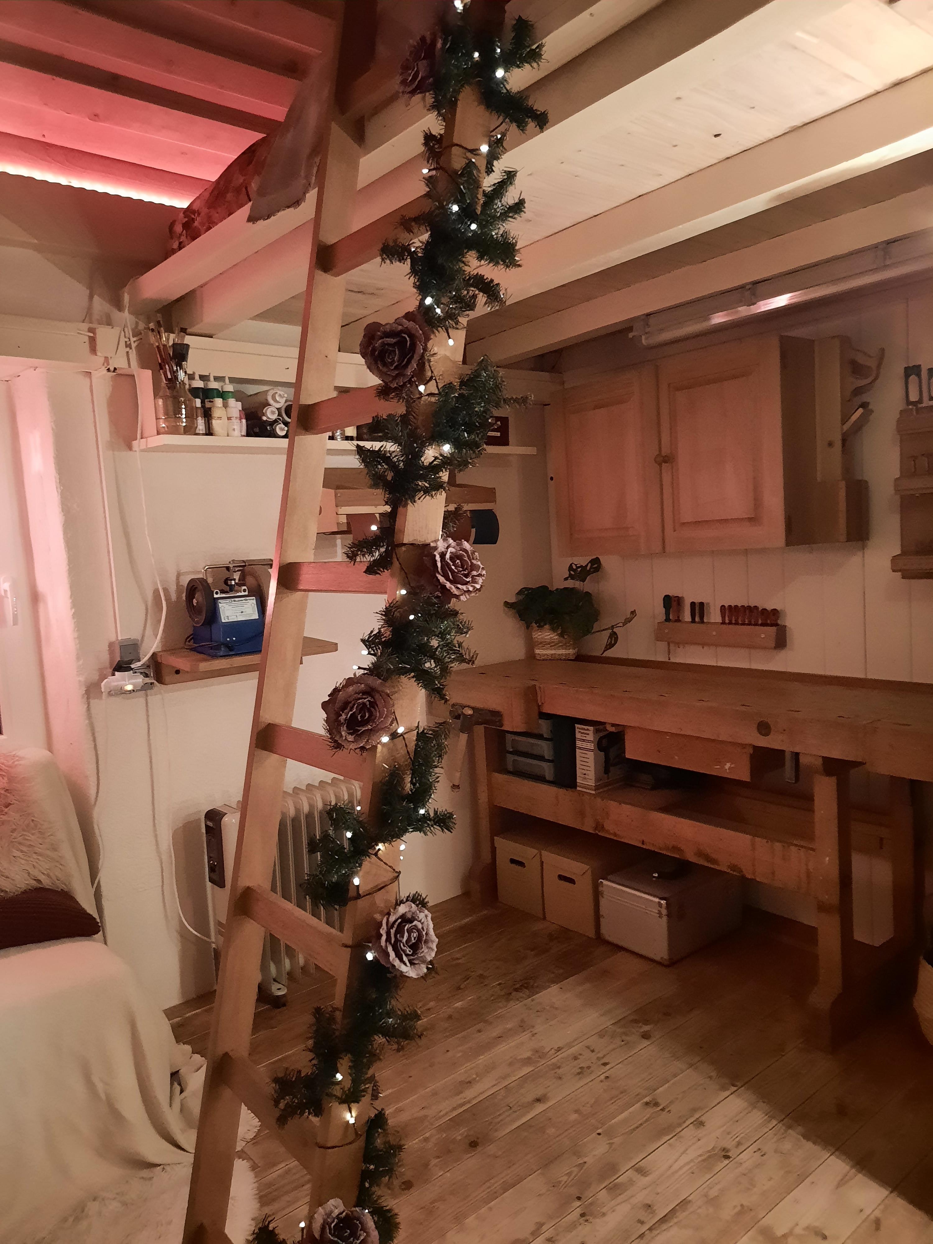 Meine kleine Werkstattwohnung...
#wohnung #werkstatt #weihnachten #weihnachtsdeko #kreativraum #holz #weiß #rosen #couchstyle 