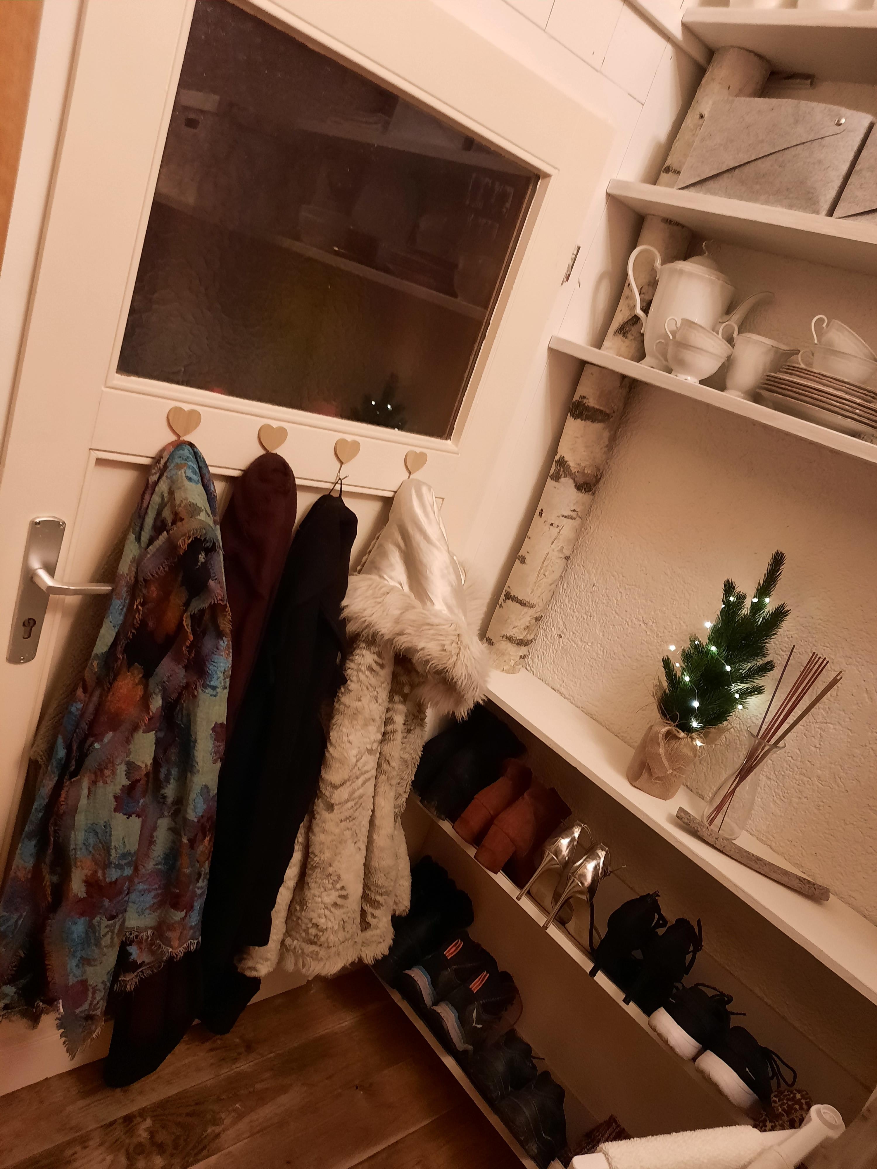 Meine kleine Werkstattwohnung...
#wohnung #werkstatt #weihnachten #weihnachtsdekoration #garderobe #regale #stauraum #kleinaberfein #couchstyle 