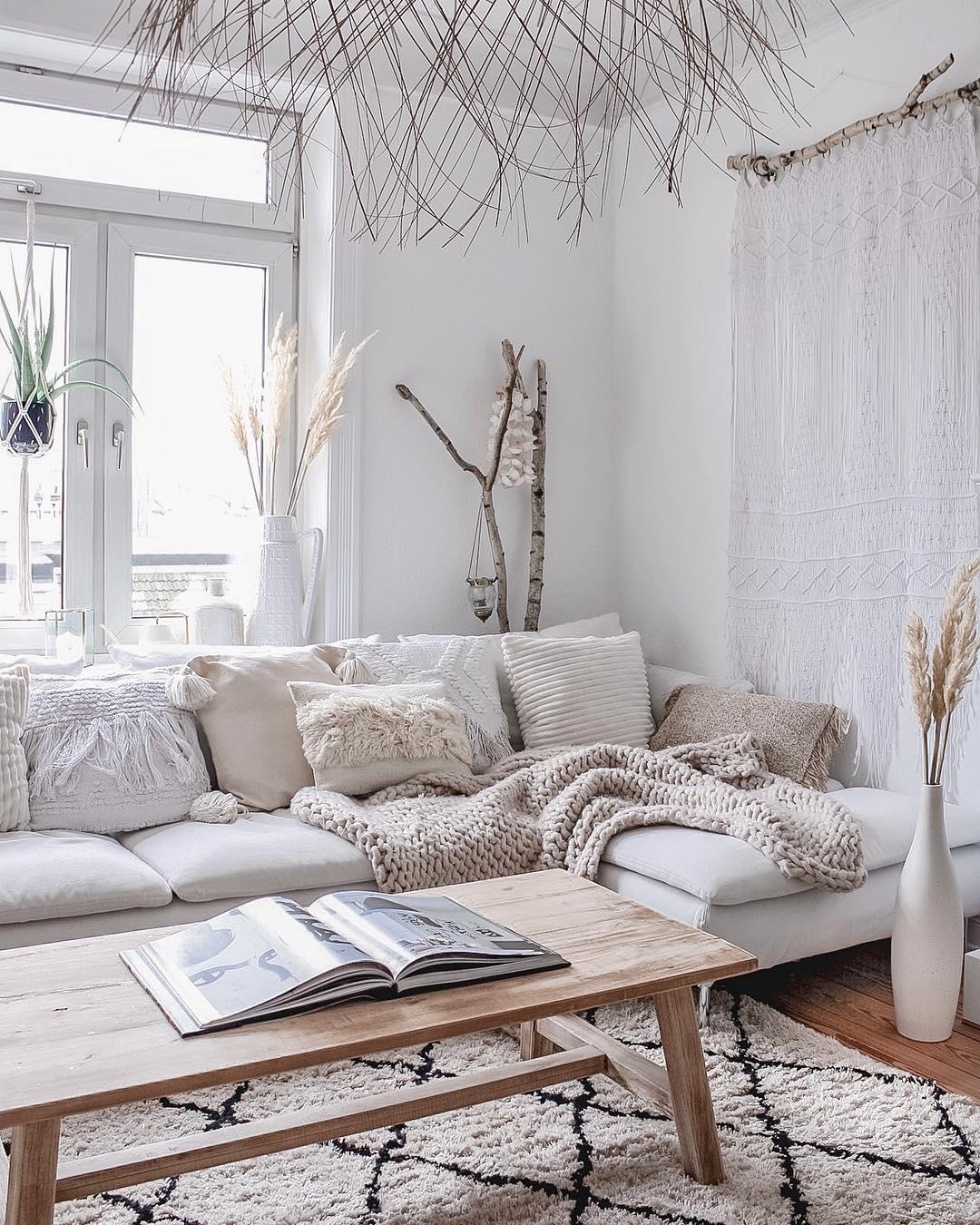Meine #Lieblingsecke nach dem #Feierabend. 

#couchstyle #couchliebt #couch #white #cozy #white #interior #whiteliving