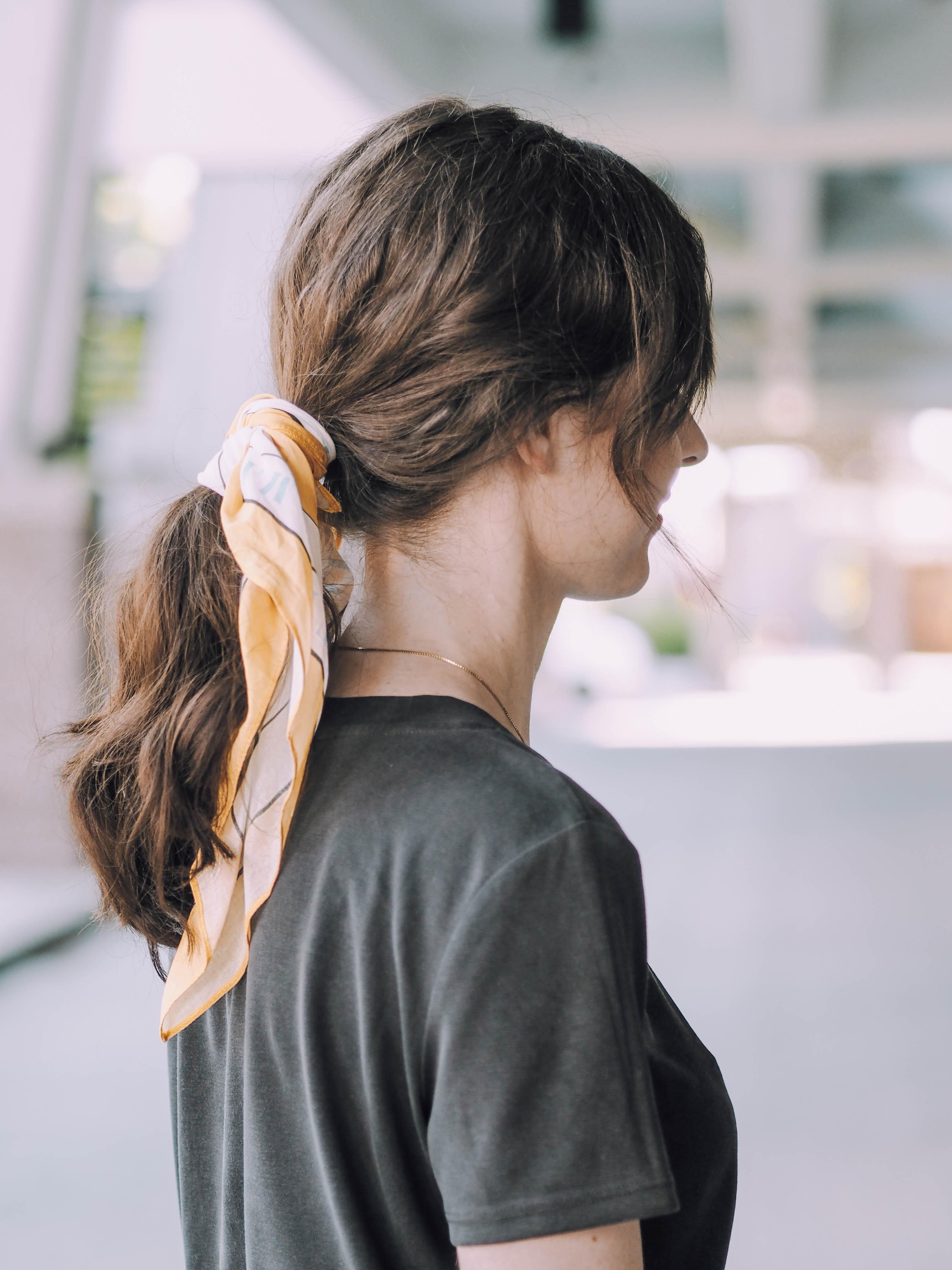 Meine liebste #frisur für den #sommer: Einfach ein #haarband um den #zopf wickeln. Sieht toll mit #beachwaves aus! 