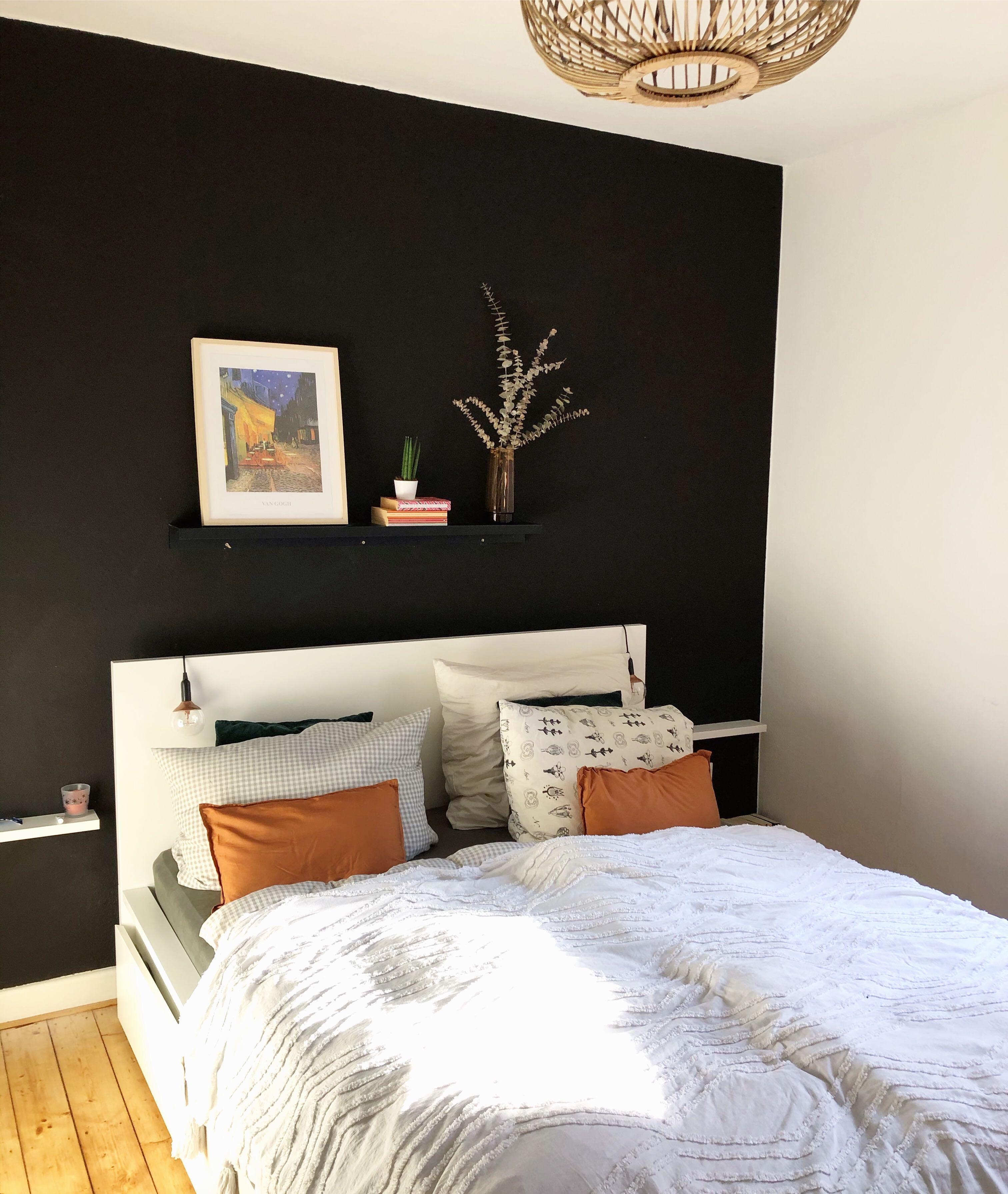 Meine neue Lieblingswandfarbe: Schwarz. #schlafzimmer #blackwall #schlafzimmerliebe #couchstyle