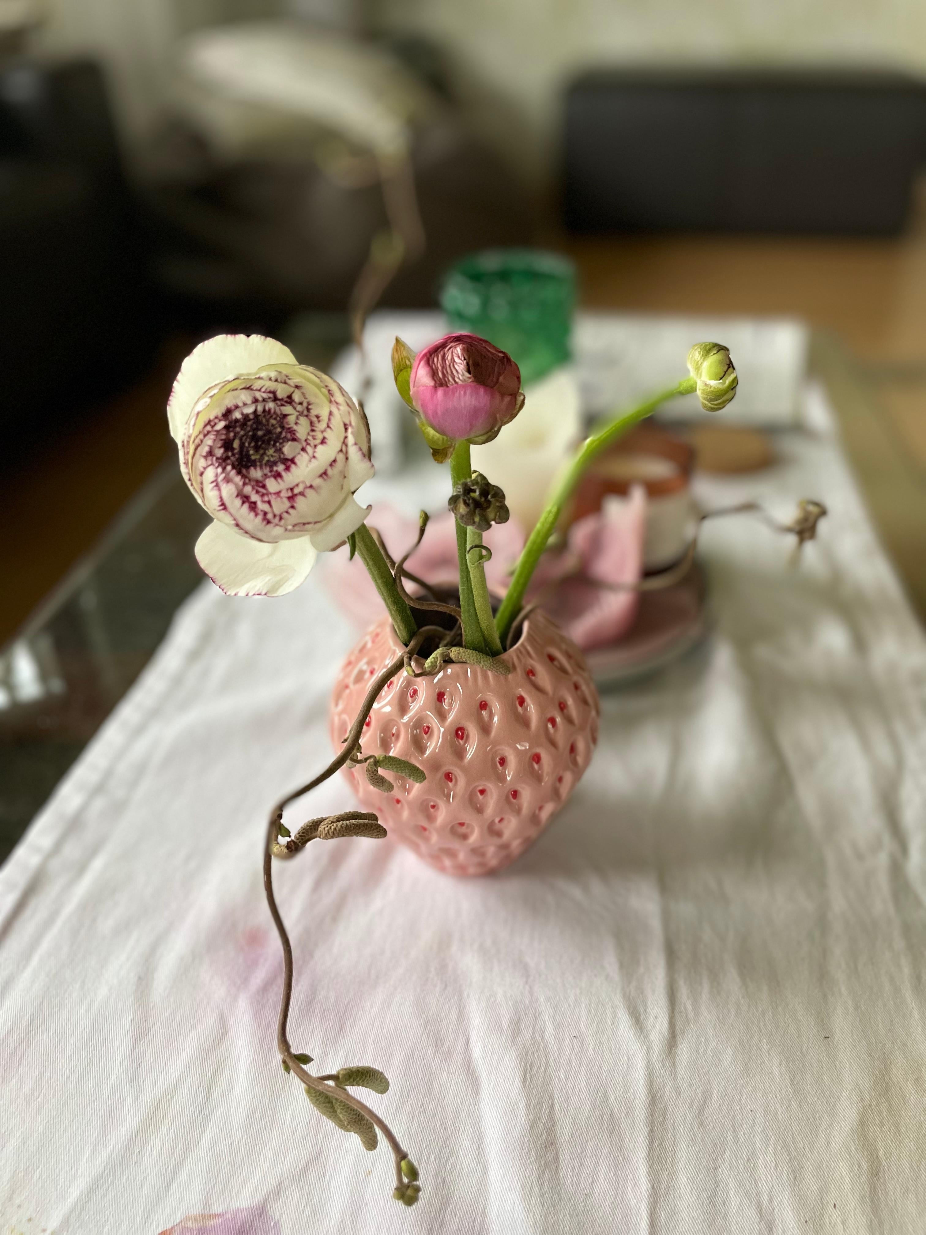 Meine neue Vase #strawberry #ranunkeln #flowers #vase 