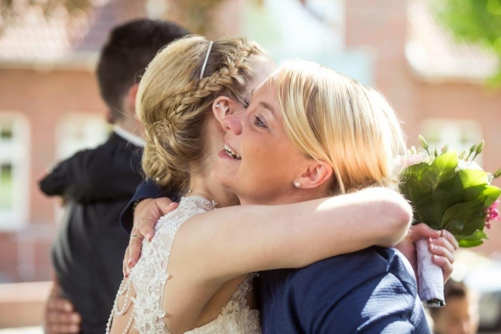 Meiner Hochzeit: nicht geweint, bis ich meine beste Freundin/Trauzeugin nach der Trauung umarmt habe #freundinnentag