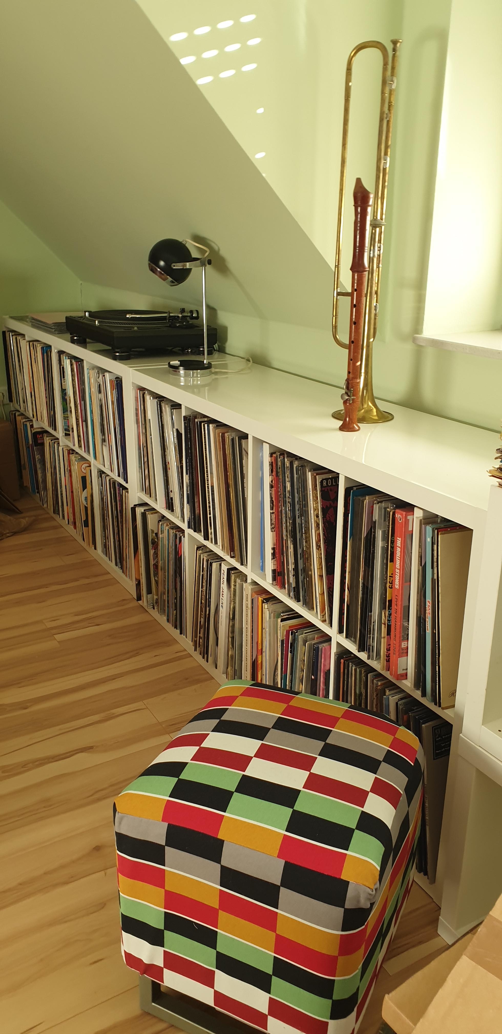 #Mid Century , #Vintage #Schallplatten #Vinyl #Musik gibt es in Hülle und Fülle bei uns im Haus ....