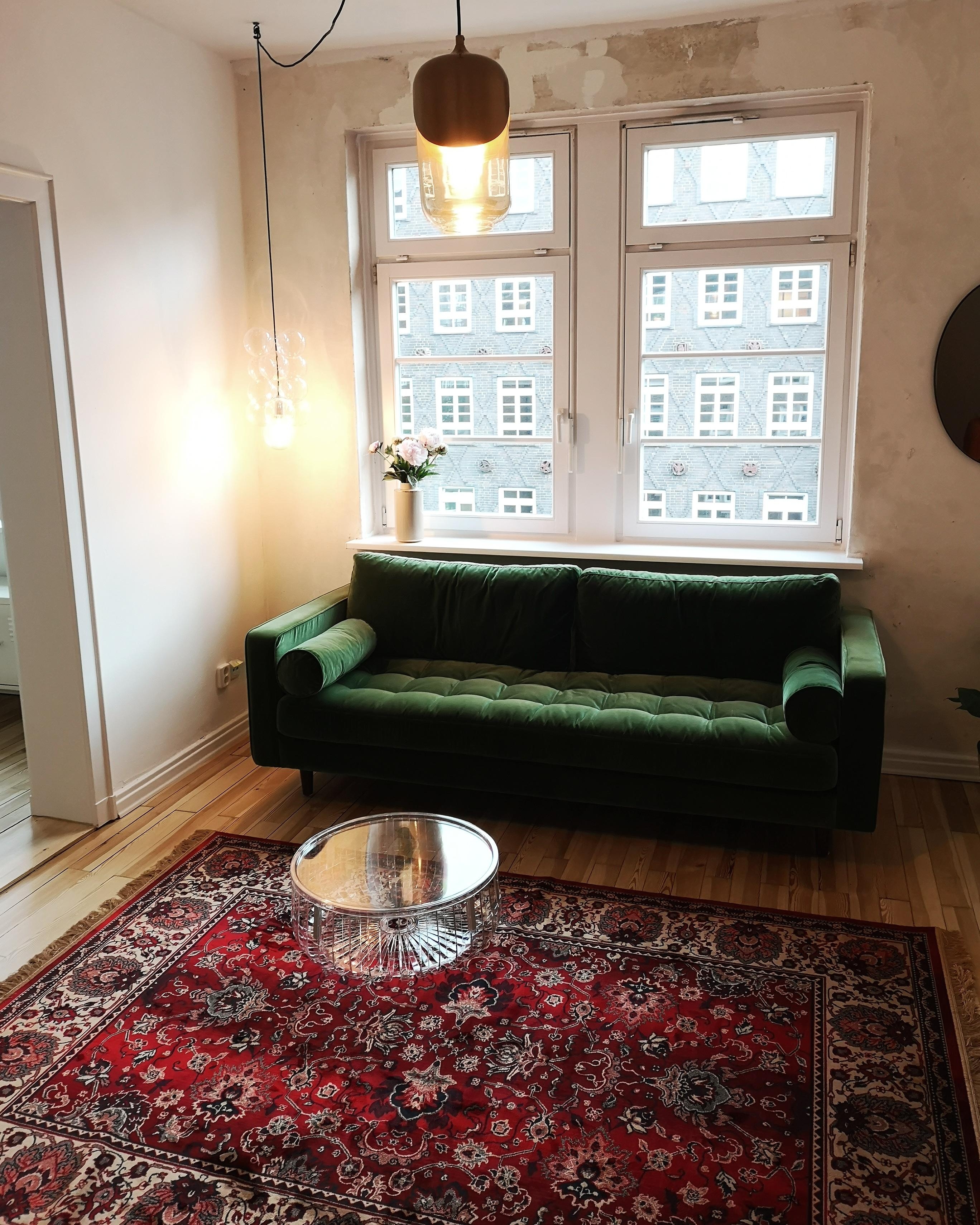 #midcentury #vintage #samt #couchtisch #wohnzimmer #vase #couchliebt #minimalismus #essentials #orientteppich #teppich