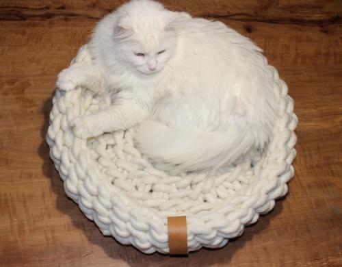 mietzekatz-design, Katzenkorb stylischer Wollkuschler aus naturfarbenem XL-Schafwollgarn #katzenmöbel Xkatzenbetten