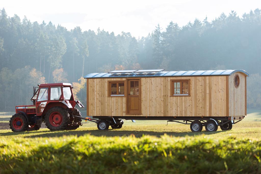 Minihaus auf Rädern #wohnwagen #tinyhouseaufrädern ©Schäferwagen- & Zirkuswagen-Bau Müller