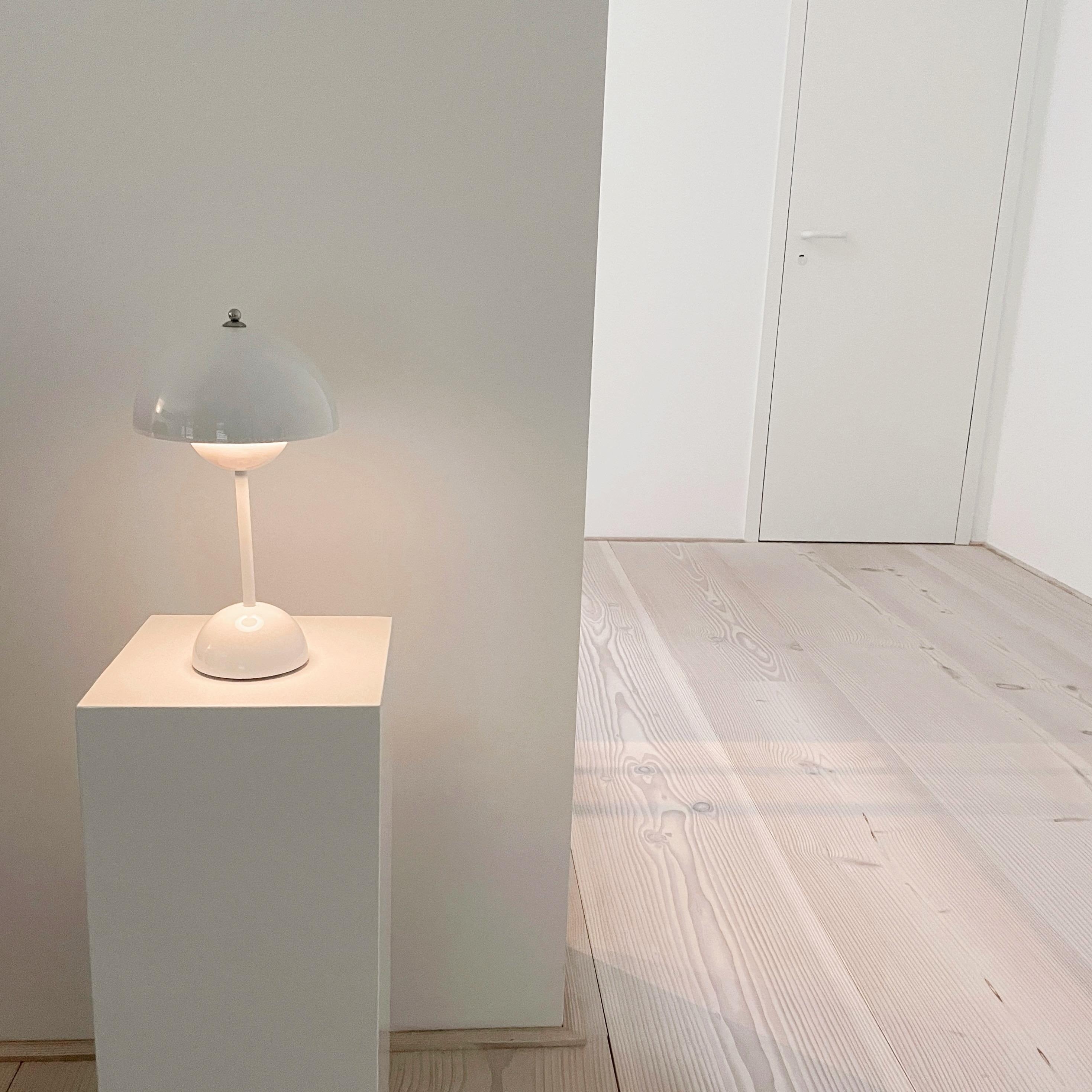 Minimalistic vibes 🤍...
.
.
.
.
.
.
#interiorlove #interiorinspo #scandi #minimalist #cleaninterior #livingroominspo