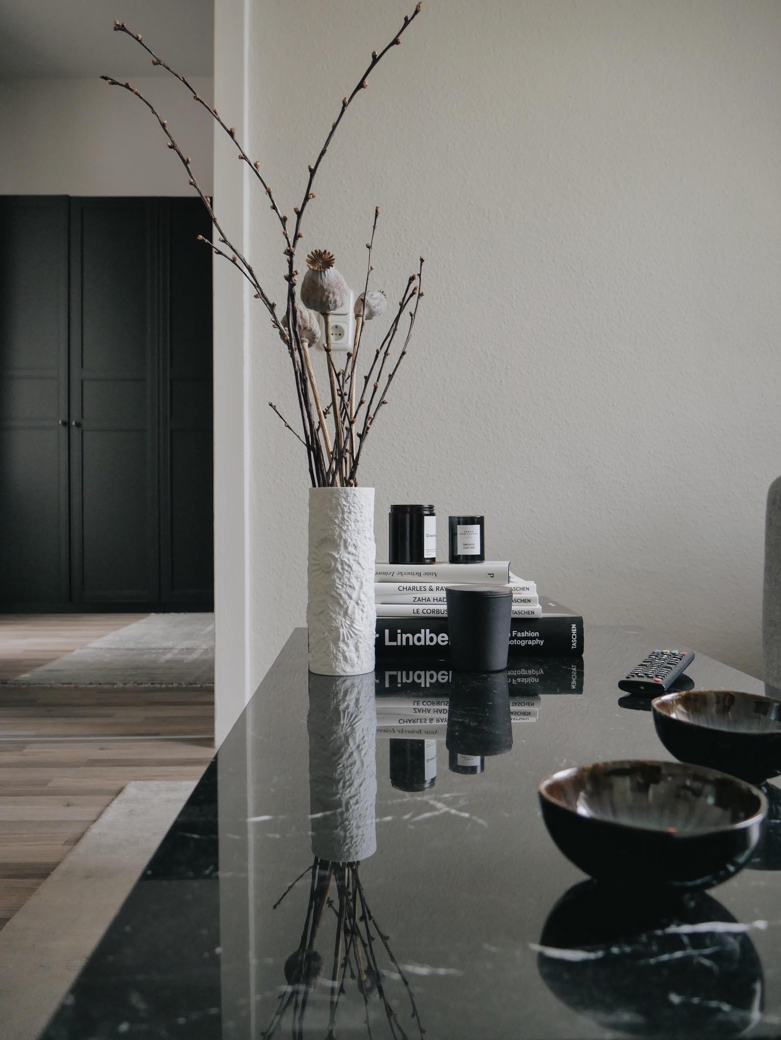 #minimalove #interiorandhome #interiordetails #livingroom #blackmarble #interiordesign