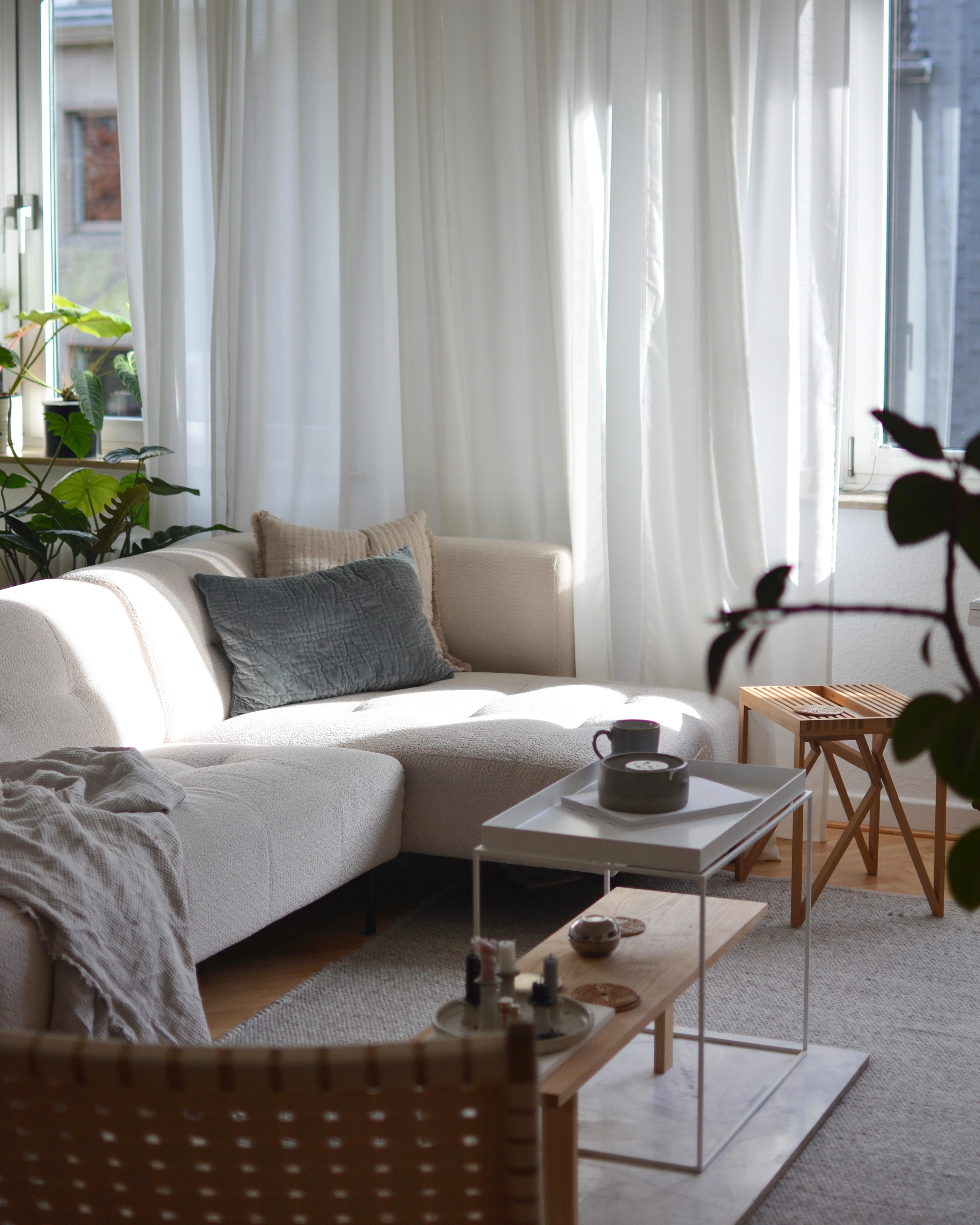 Mit 🌞 sieht alles noch schöner aus. 
#cozyplace #wohnzimmer #skandi