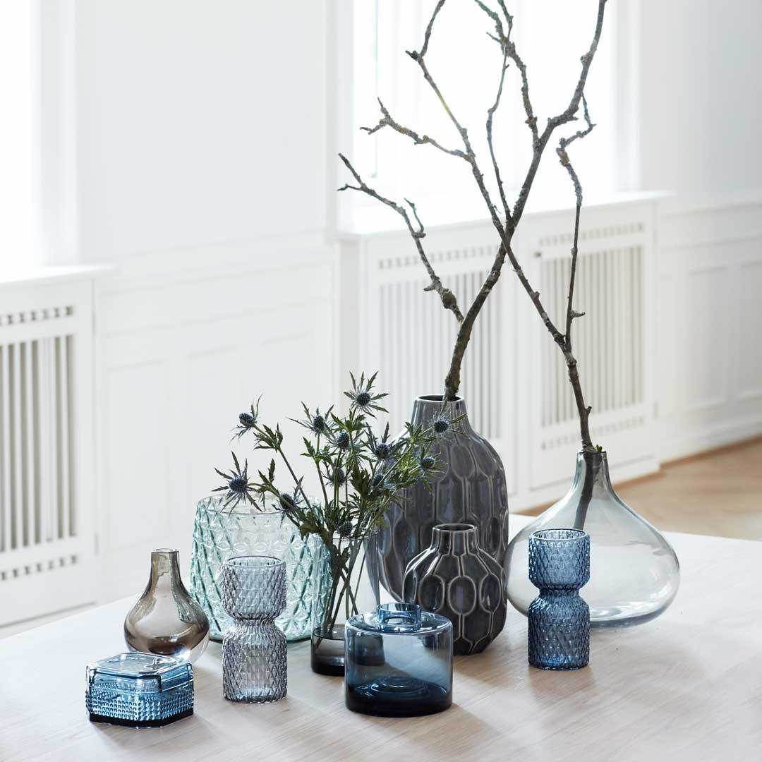 Mit den vielen kleinen Vasen kann der Esstisch toll in Szene gesetzt werden! 
