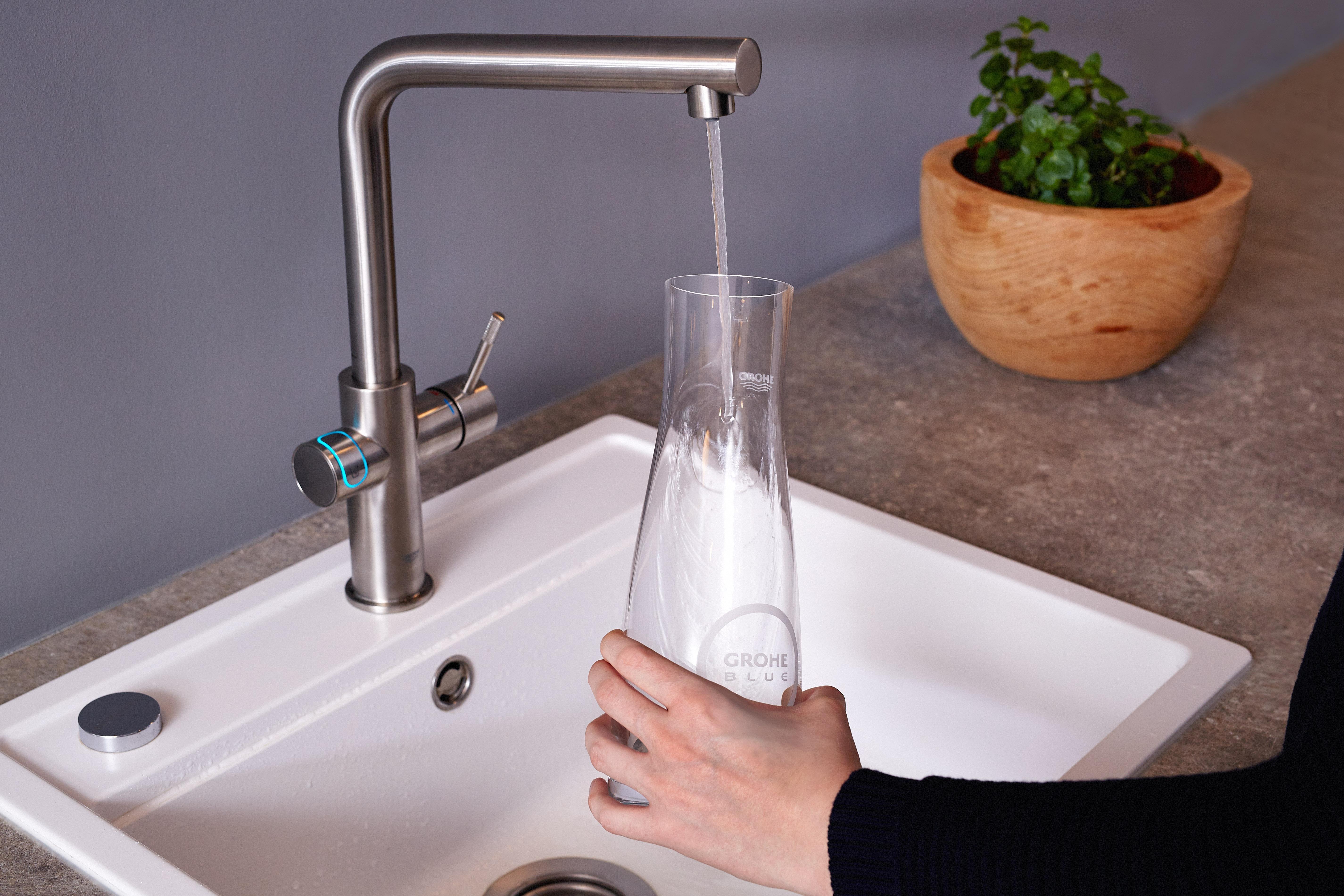 Mit oder ohne? GROHE Blue Home liefert auf Knopfdruck stilles oder prickelndes Trinkwasser #küche #küchenarmatur