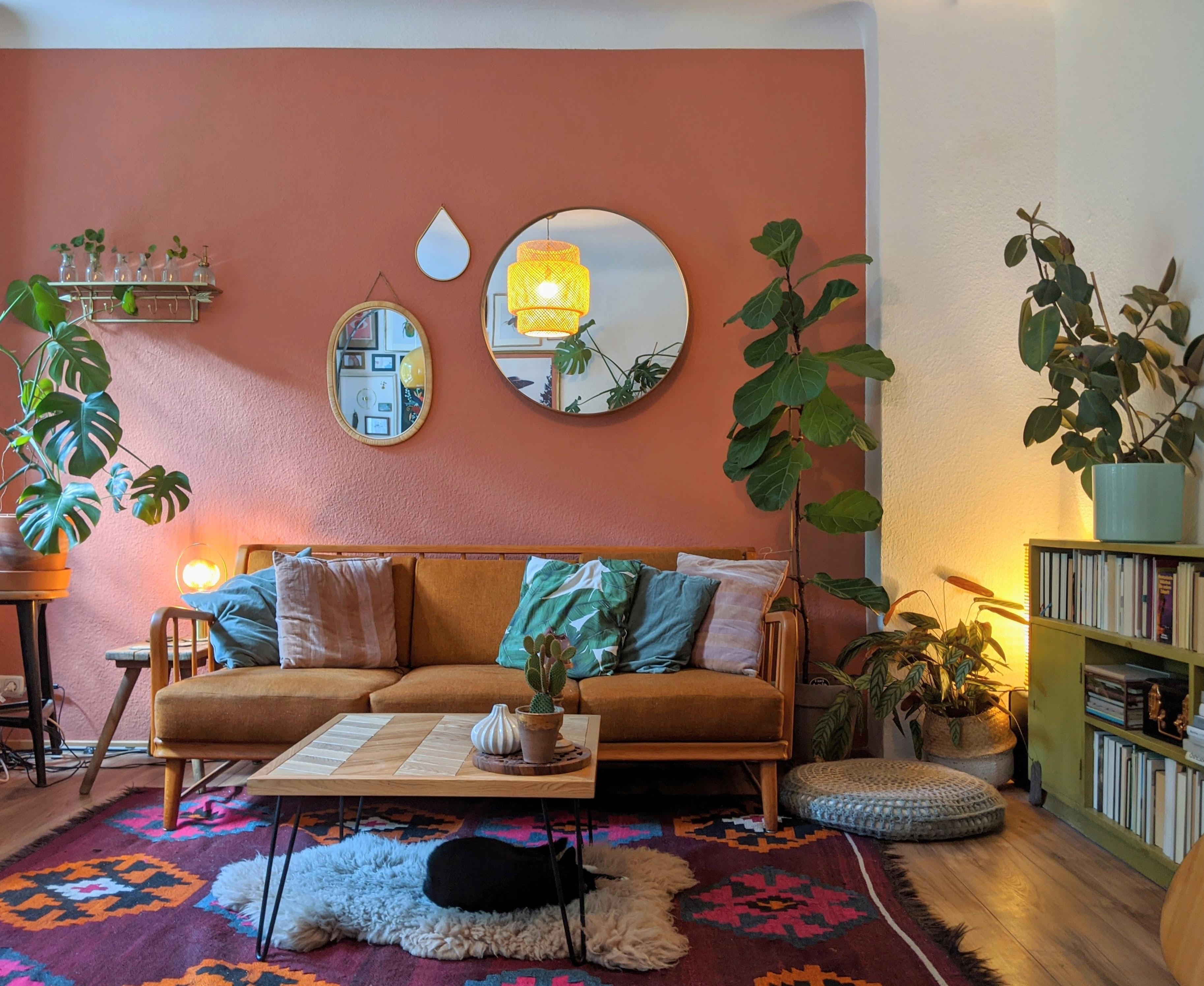 Mit seltenem Blick auf unser tolles grünes Sideboard. 😊💚 #wohnzimmer #sofa #teppich #plantgang #wandfarbe #couchtisch
