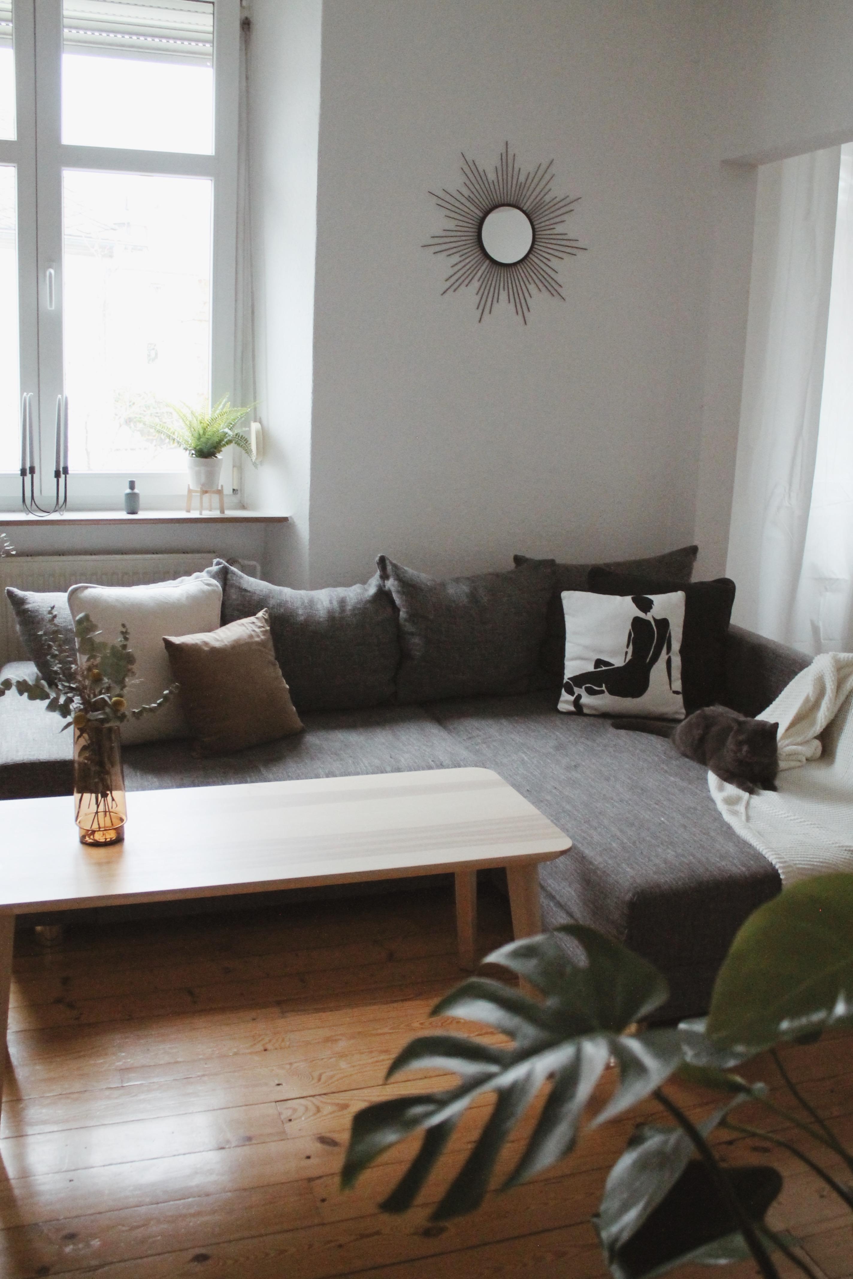 Mittelpunkt der Wohnung ❤️ #netflix #livingroom #couchstyle #ikea #livingroominspo #altbau #skandinstyle #couchliebt 
