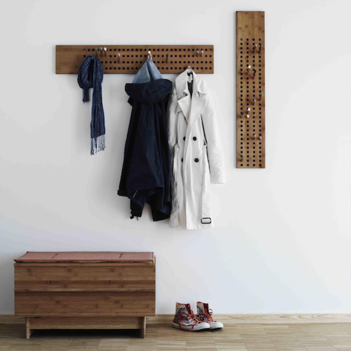 moderne Garderobenleiste von We Do Wood #garderobe #hakenleiste ©We Do Wood