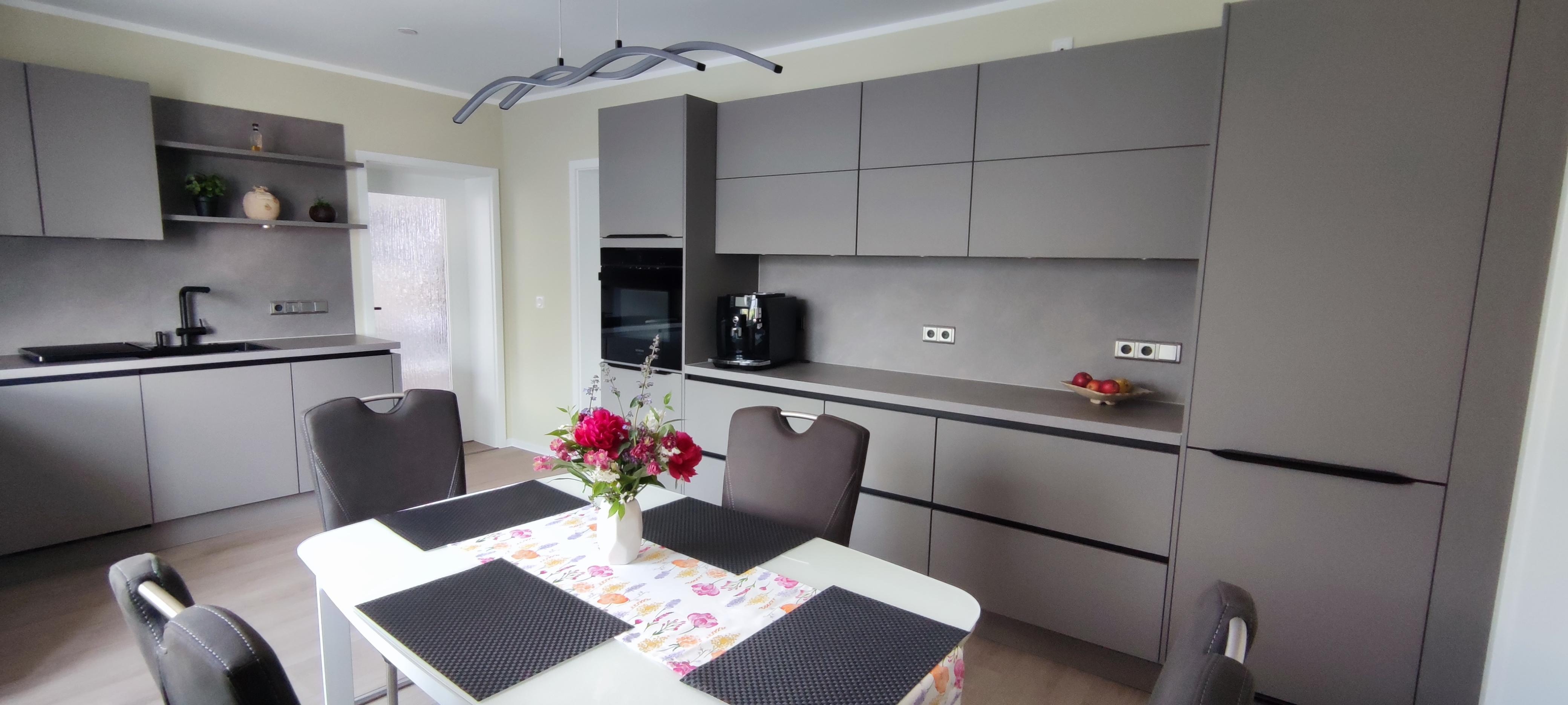 Moderne Küche im stilvollem Grau. #kitchen #design #modern #küchenideen #kücheinspiration