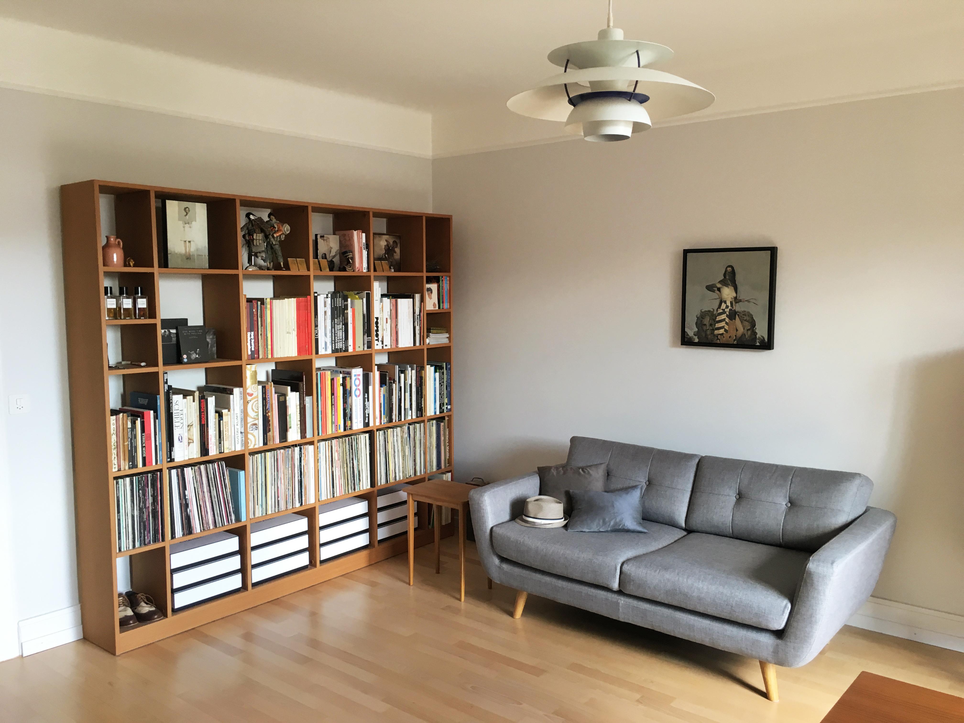 Modernes Bücherregal im Wohnzimmer #regal #bücherregal ©Pickawood GmbH