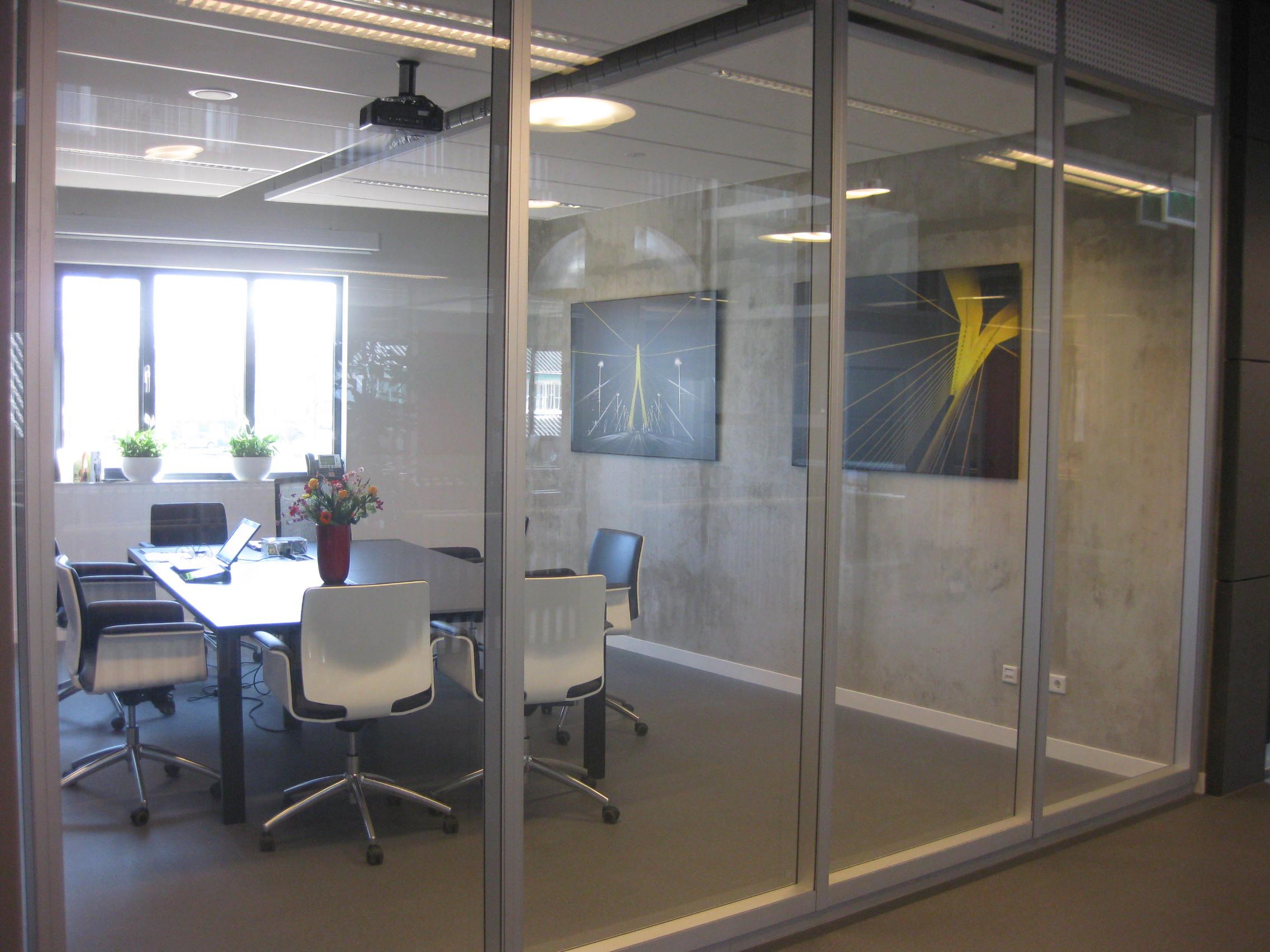 Modernes Büro. Glas und Sichtbeton. #büro #arbeitsecke ©OhMyPrints