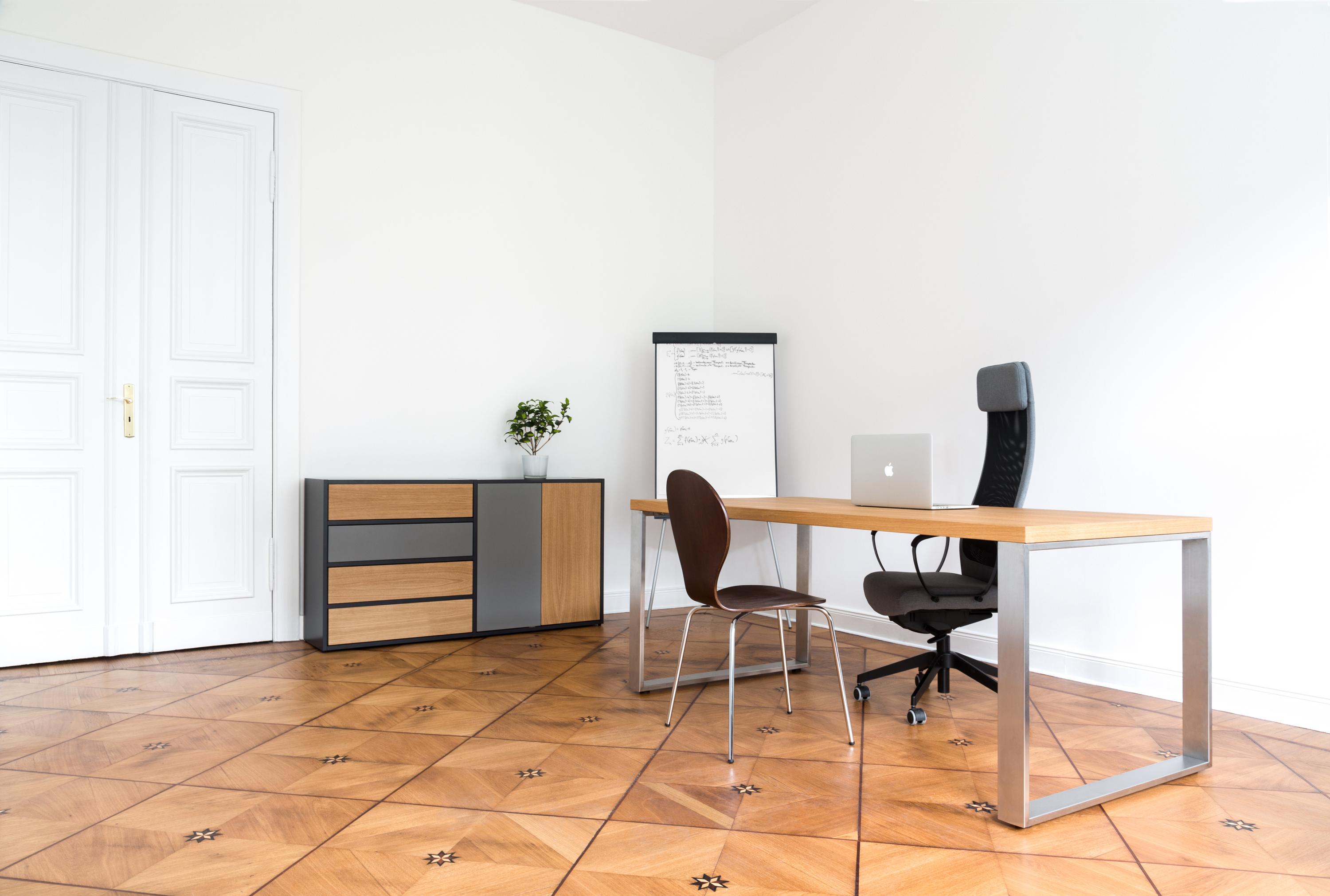 Modulares Sideboard und Schreibtisch #arbeitstisch #schreibtisch #arbeitszimmer #schrank #kommode #sideboard ©mycs GmbH