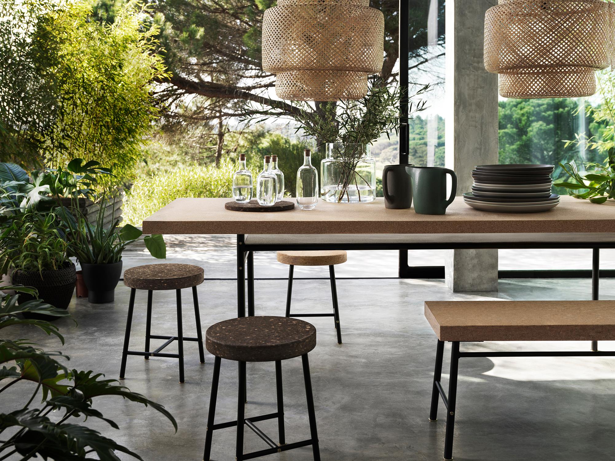 Möbel aus Kork #esstisch #ikea #pendelleuchte #kork ©Inter IKEA Systems B.V.