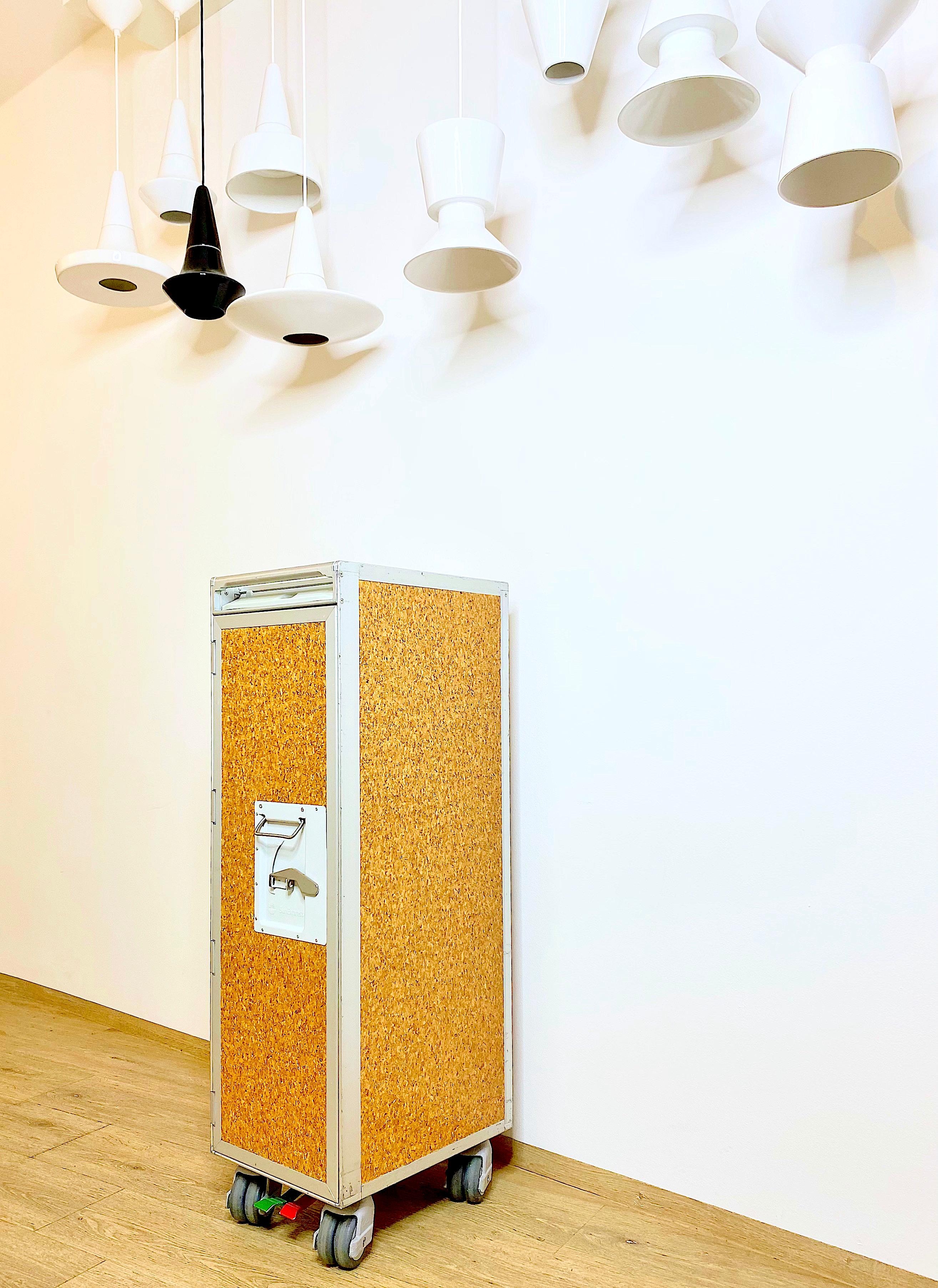 #möbel #flugzeugtrolley #beleuchtung #keramik #cork #upcycling #smartfurniture #minimal #neodesignstudios 