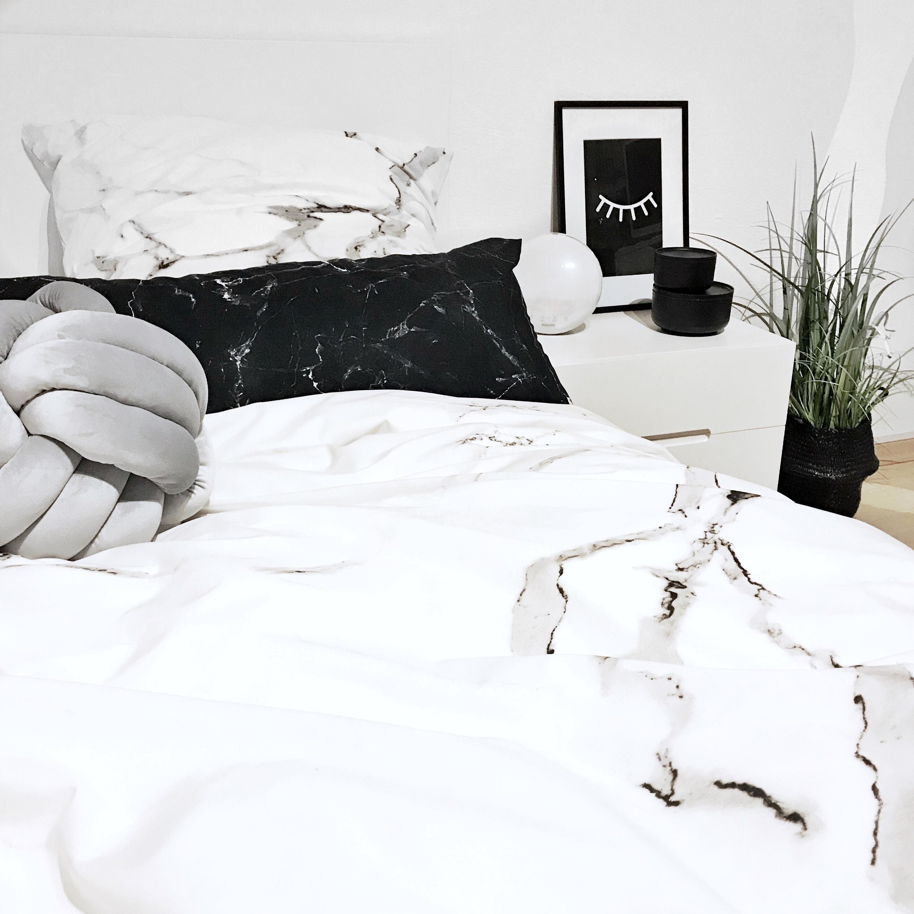 Monday Morning | #schlafzimmer #bett #bedroom #skandi #schwarzweiss #blackandwhite #marmor #living #scandi 