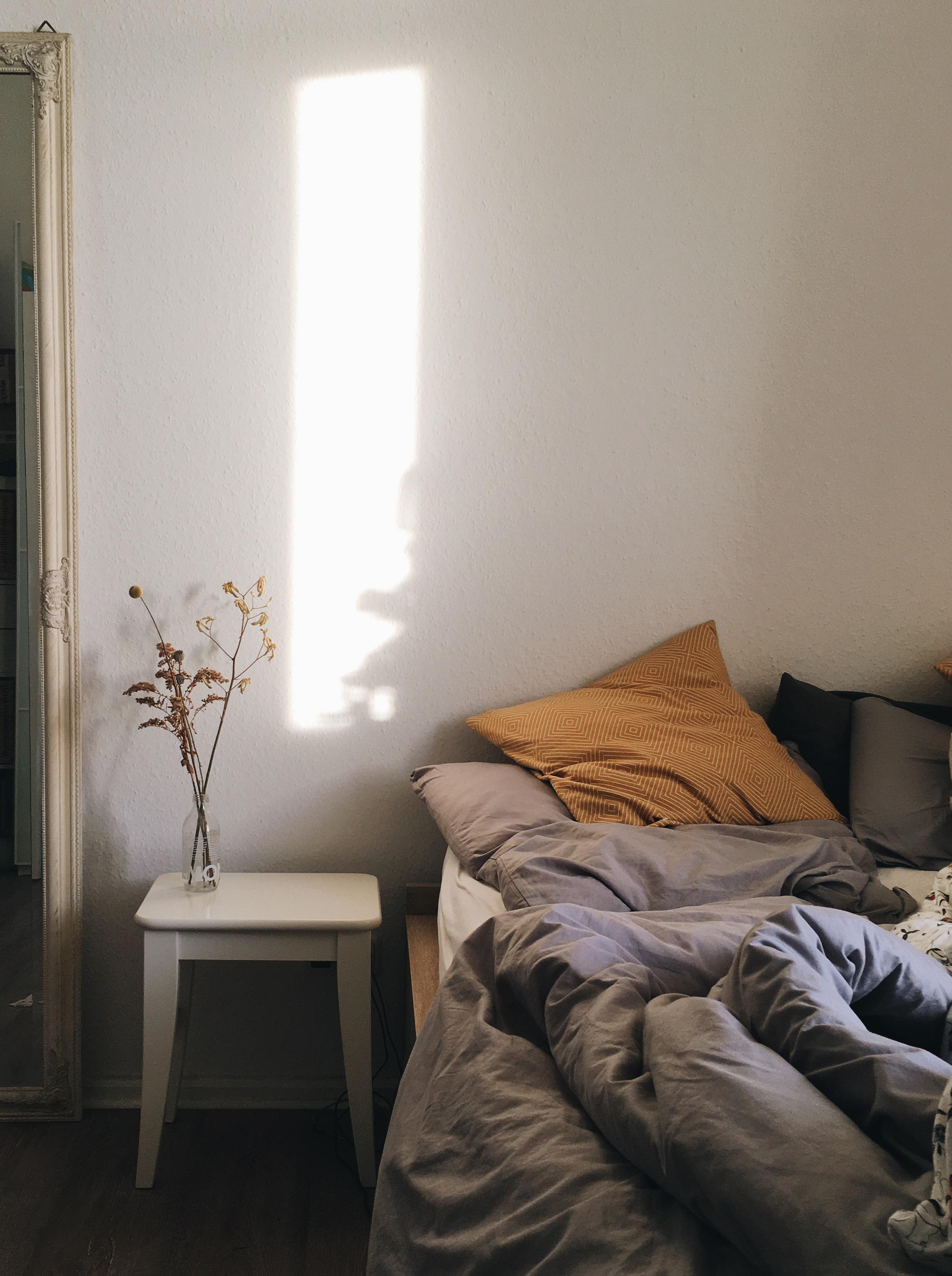 #moody #bedroom #pillows #trockenblumen #bett #schlafzimmer
