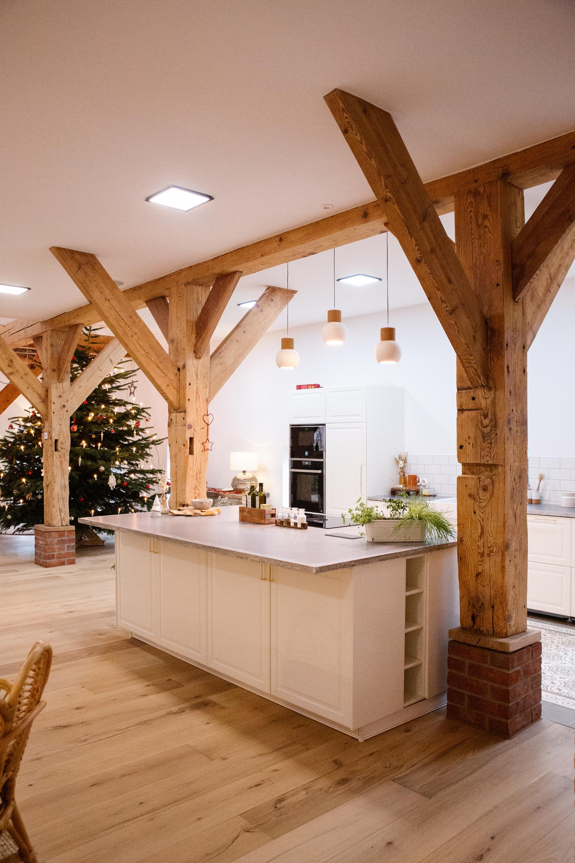 Morgen ist es schon soweit 🥰 Weihnachten kann kommen 🖤
#zementfliesen #küche #resthof