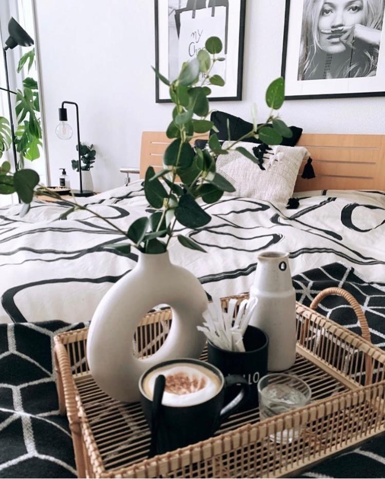Morgenkaffee
#schlafzimmer #kaffee #schlafzimmerinspo #skandistyle#couchliebt