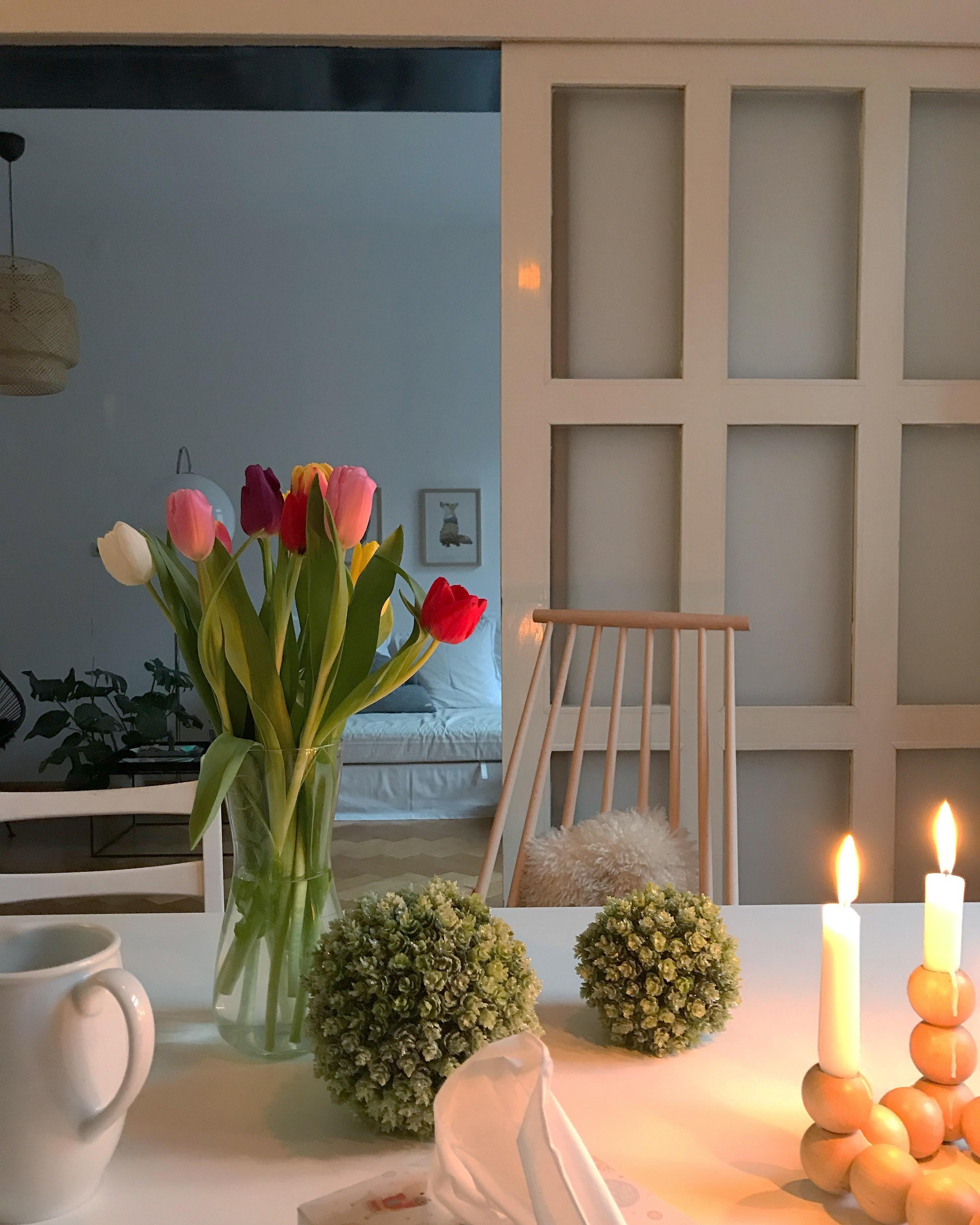 MorningLight

#sundays #frühstück #breakfast #candlelight #altbauliebe #schiebetür #tulpen #flowerpower