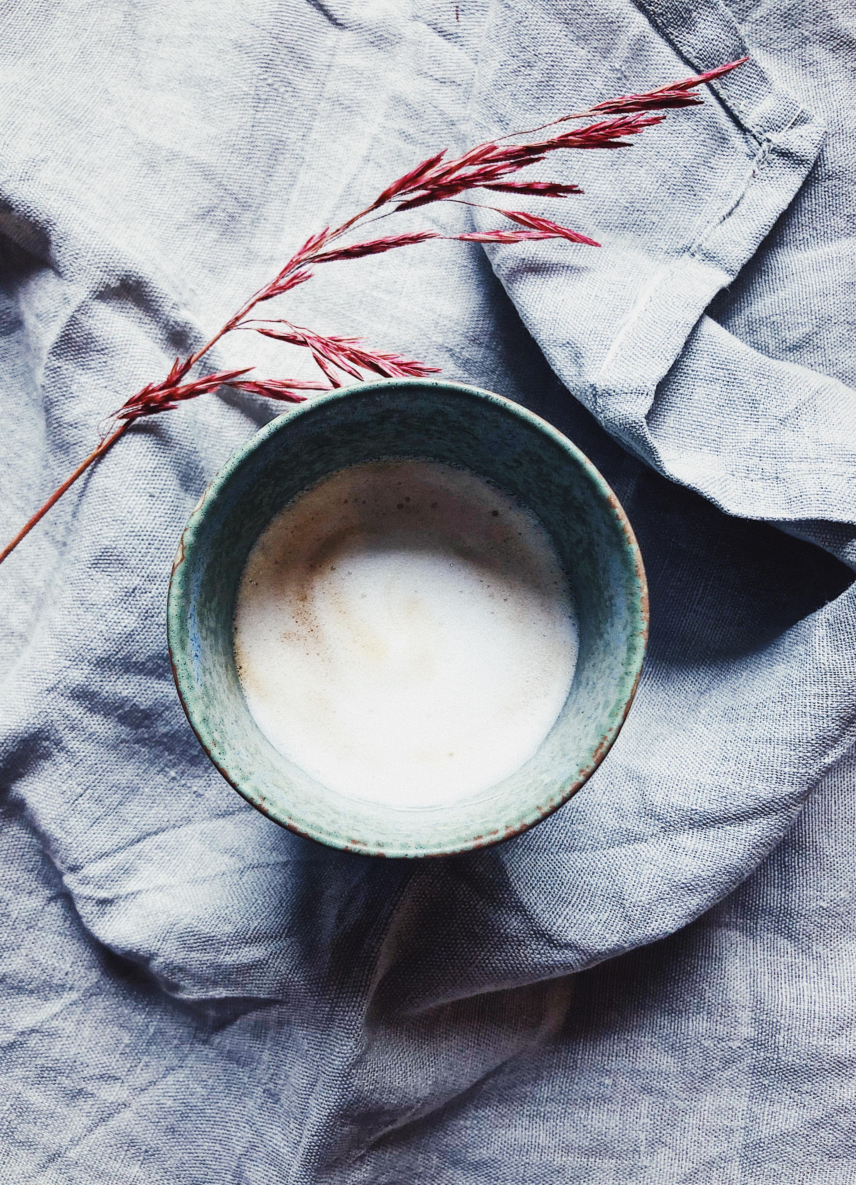 MORNINGS
#coffeelove #ceramics #linen #coffeeinbed 