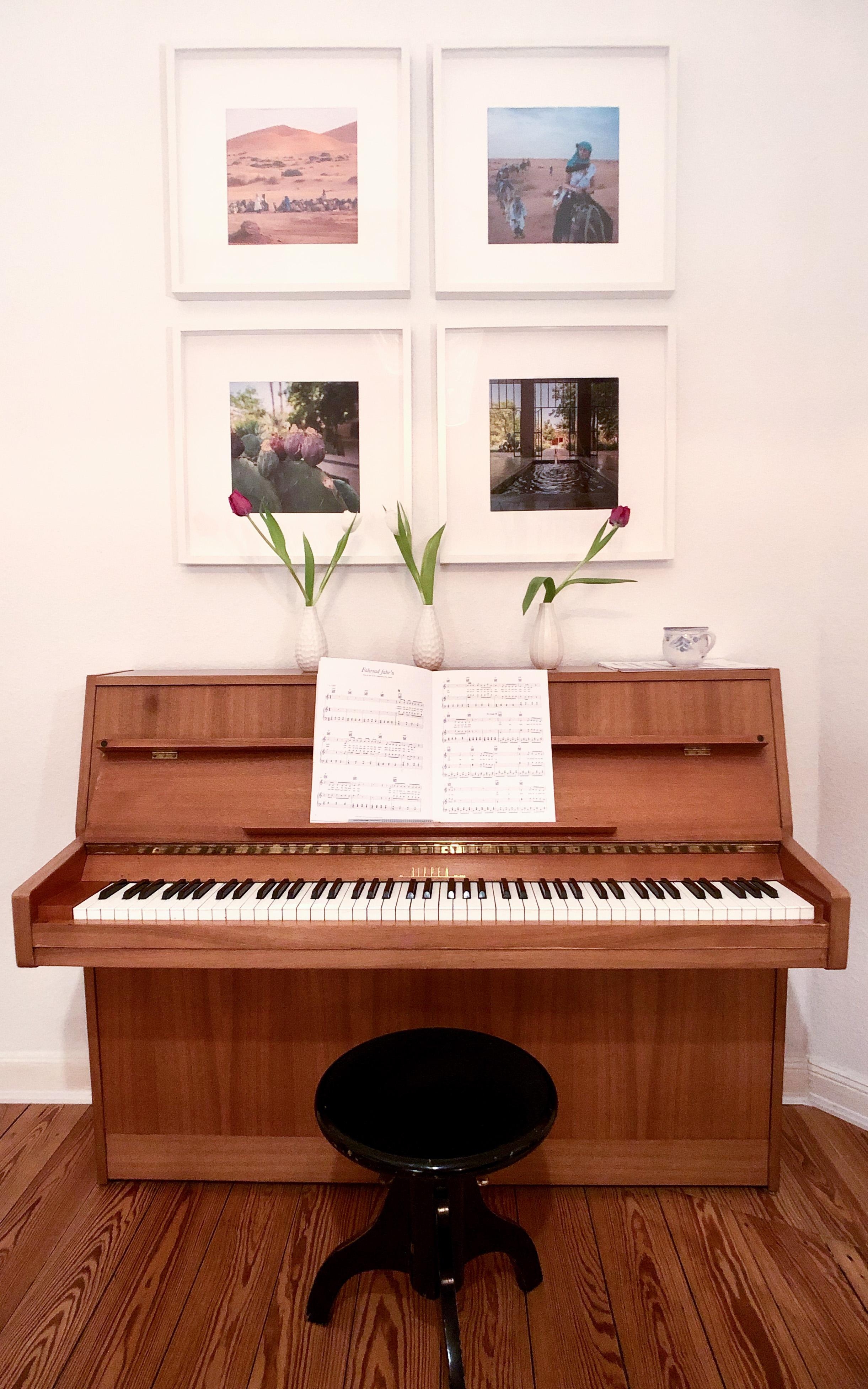 „Musik ist die einzige Sprache, in der man nichts Gemeines oder Höhnisches sagen kann.“ John Erskine
#wohnzimmer #piano