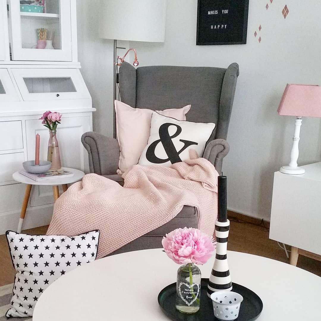 My cozy corner 😊
#home #homesweethome  #myhome #livingroom  #homeandliving #interior 