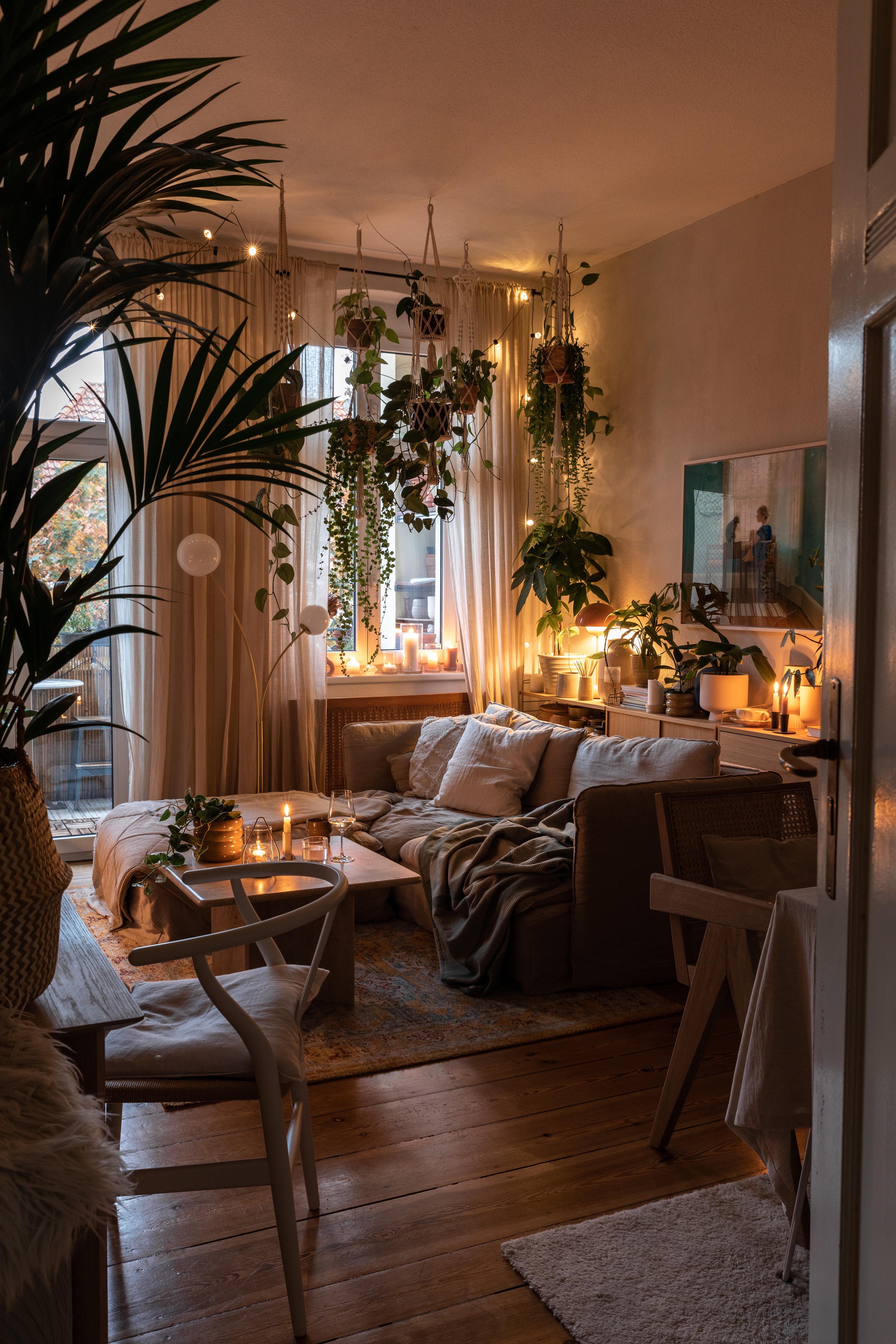 my cozy #livingroom #eveningvibes #candlelight #wohnzimmer #livingroomdecor #cozyhome #home #altbau #einrichtung #cozy