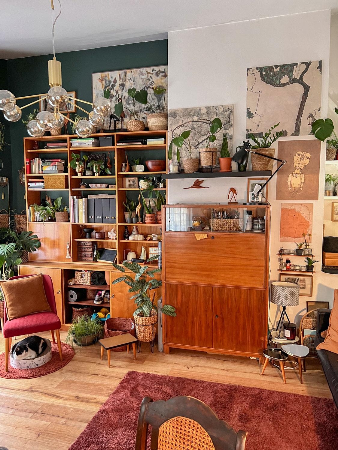 My livingroom / Wohnzimmer 2022
Es hat sich viel getan. Vintage rules! #myvintagehome #vintage #kleinanzeigenfund #cats