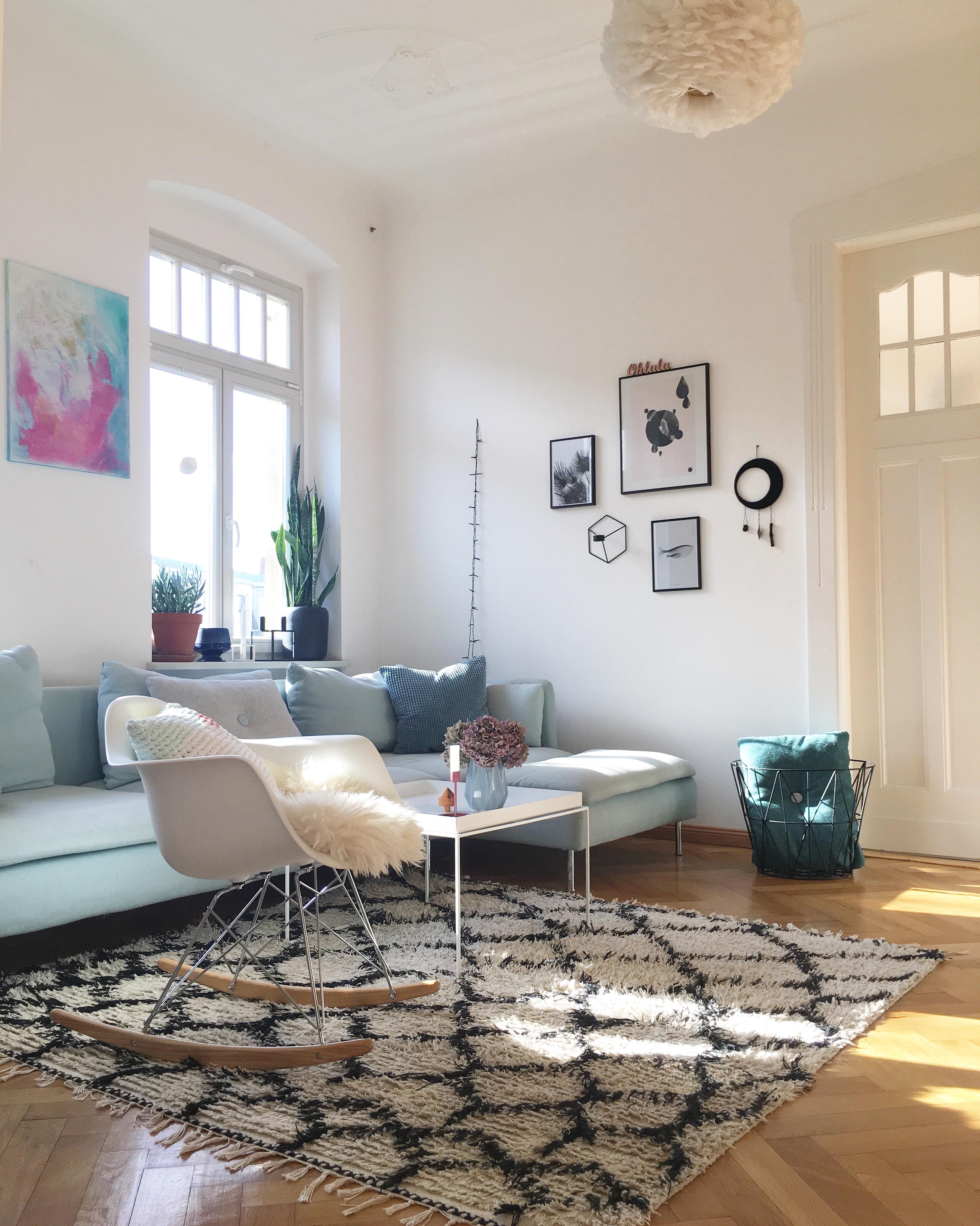 My livingroom on sunday morning...
#livingroom #homesweethome #scandinaviandesign #interiordesign #prints #art 