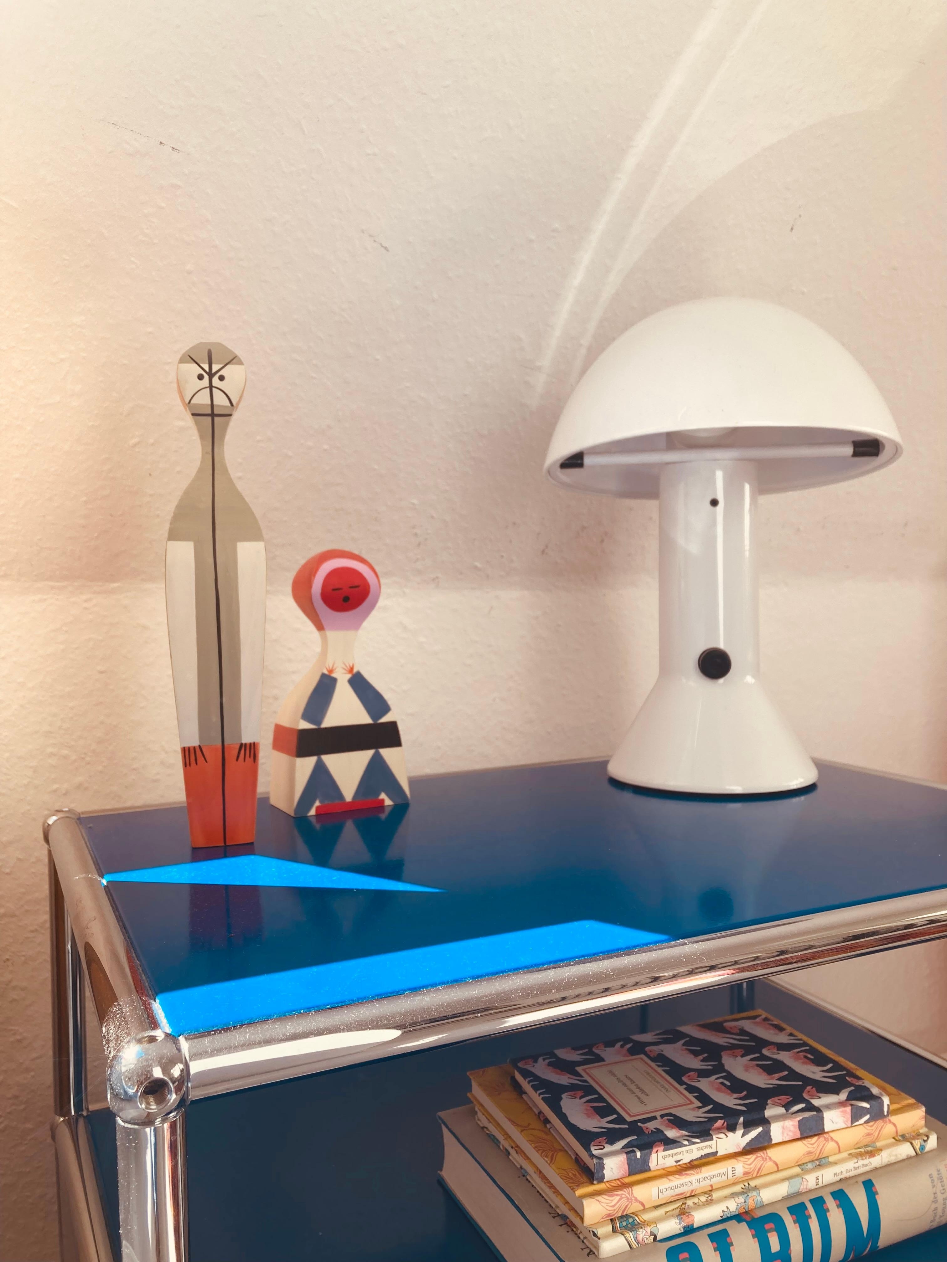 Nachttischdetails
#nachttisch #usm #vitra #bücher