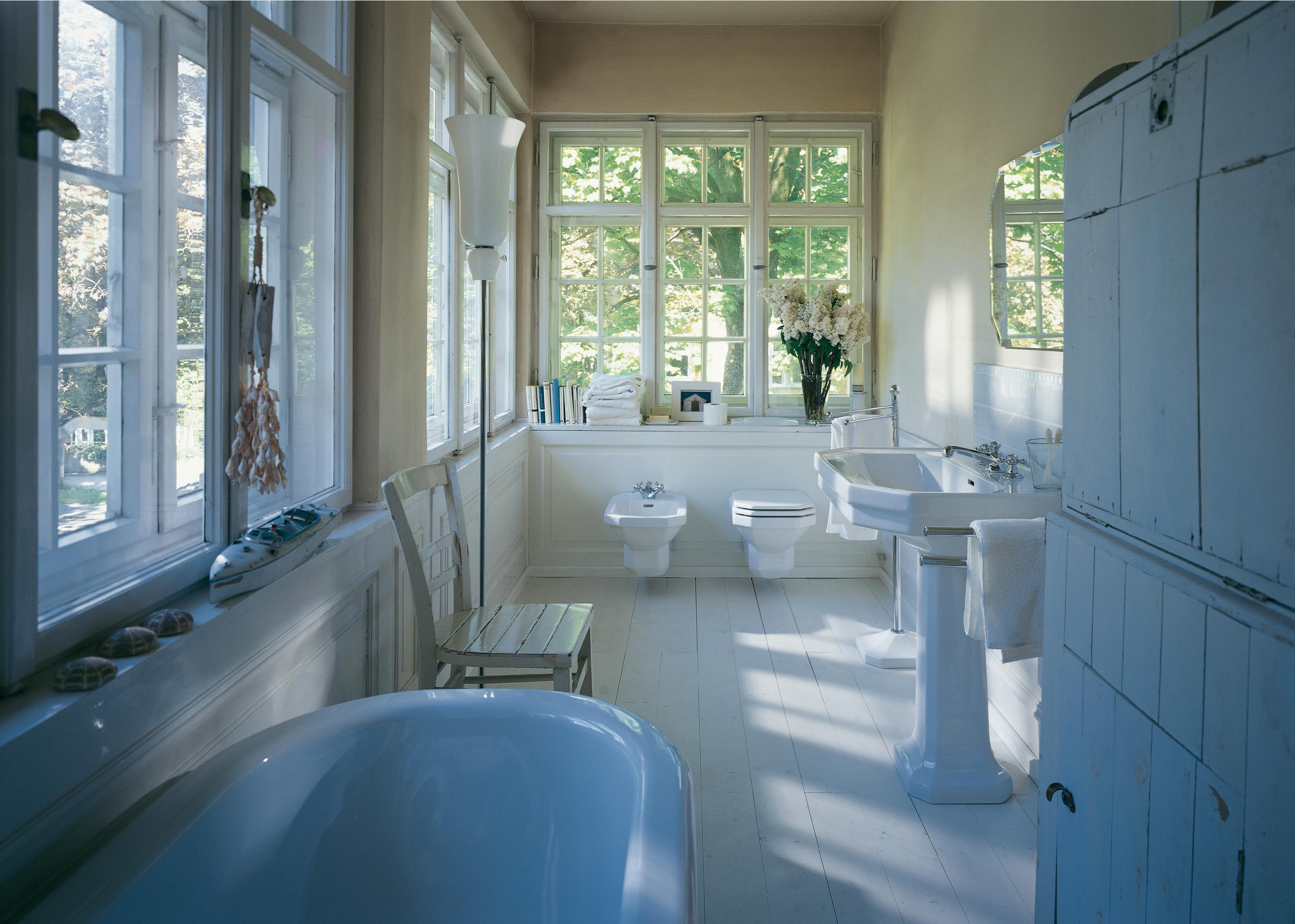 Natürliches Badezimmer #badewanne #waschbecken ©Duravit AG