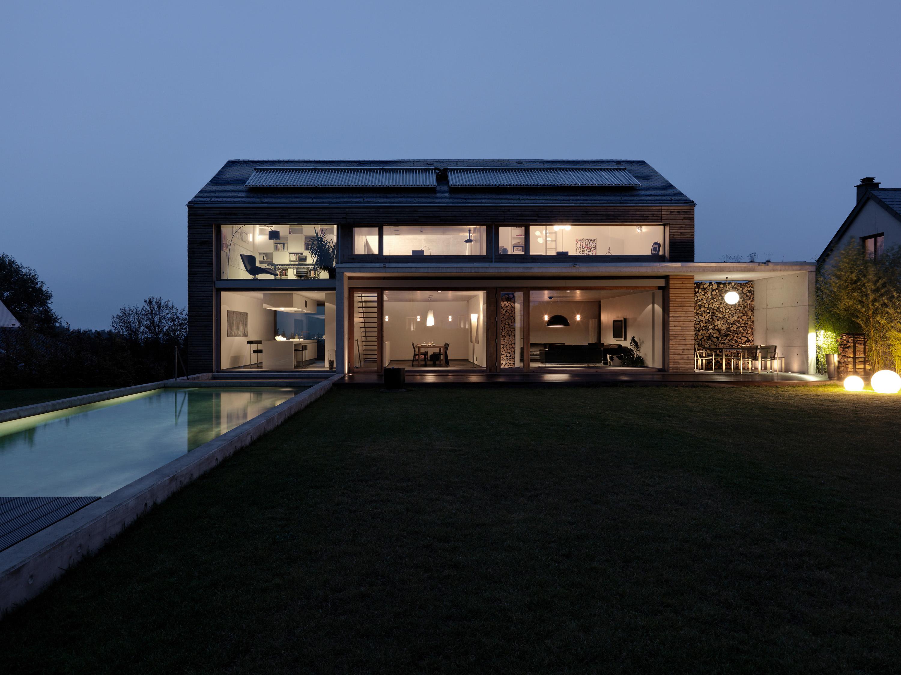 Natürliches Licht im Haus #sitzecke #veranda #großesfenster ©Leicht Küchen/Bruno Helbling