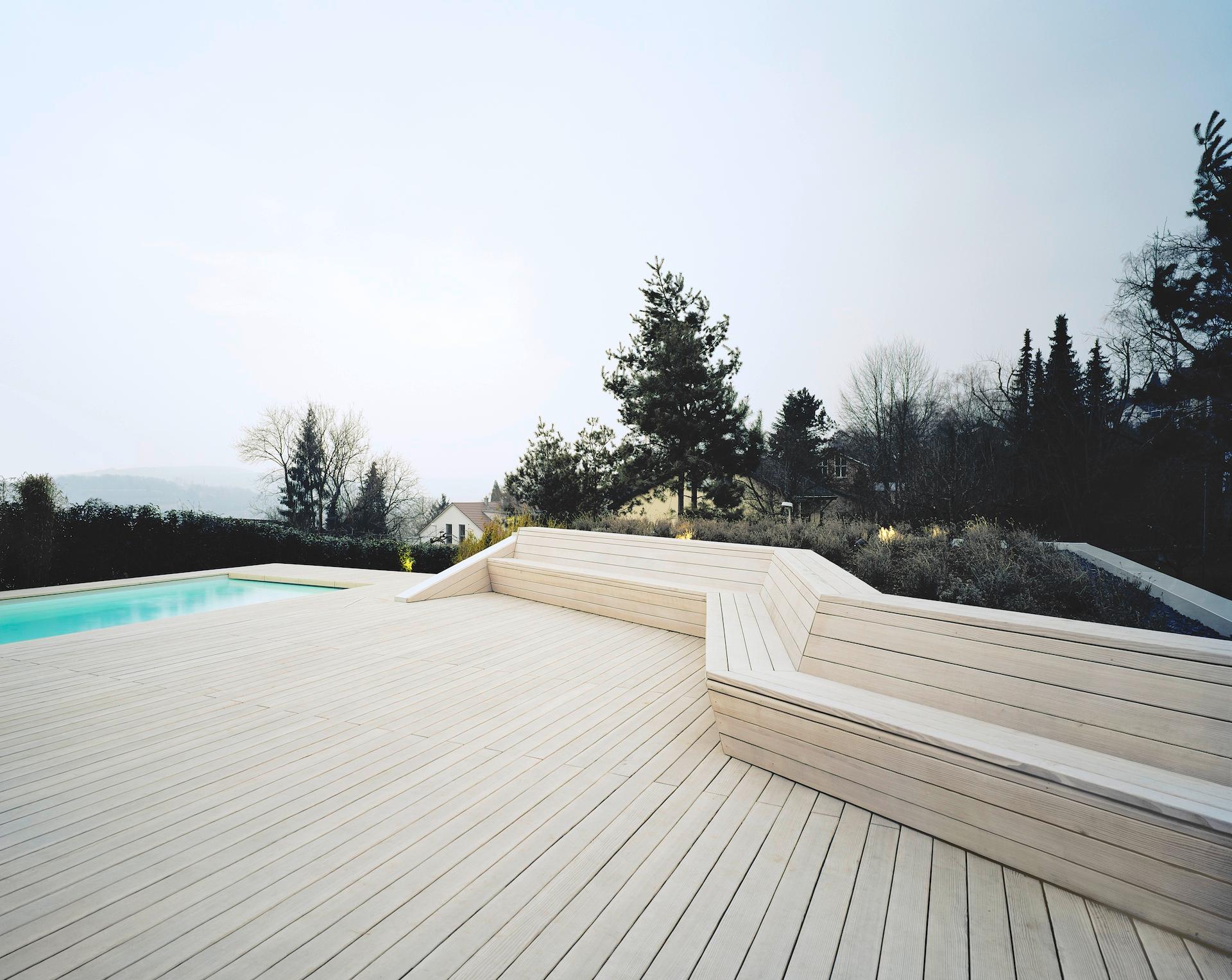 Natürlichkeit in Mitten der Moderne #pool #terrasse #terrassenboden #schwimmbad #terrasseampool ©Brigida González, Stuttgart