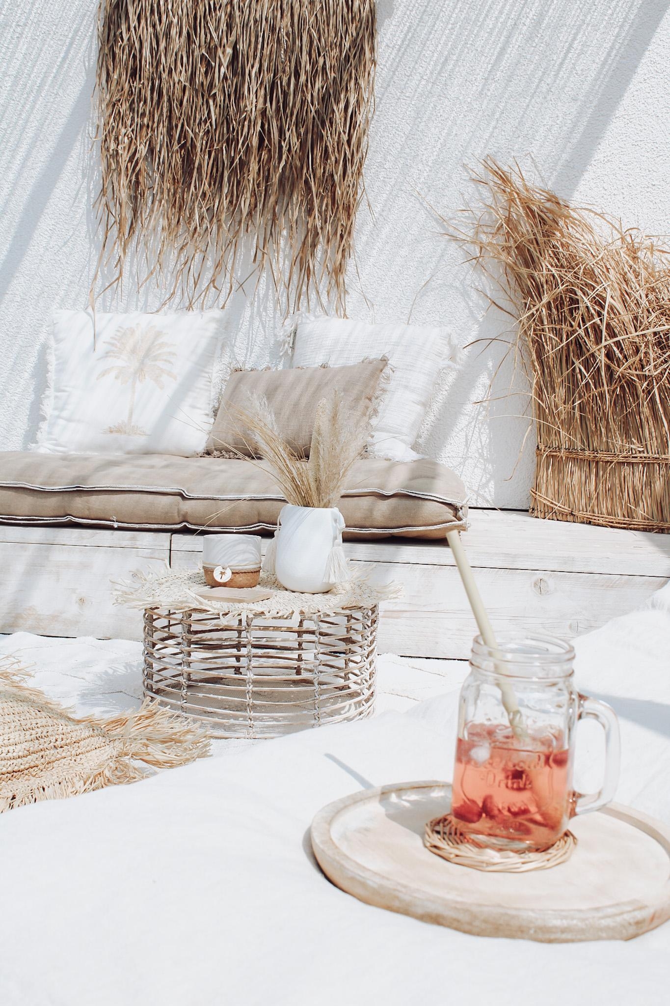 Natural Boho Home

Be ready for sunny days 

#couchstyle #bohostyle #summerisland #naturalaccessoires 