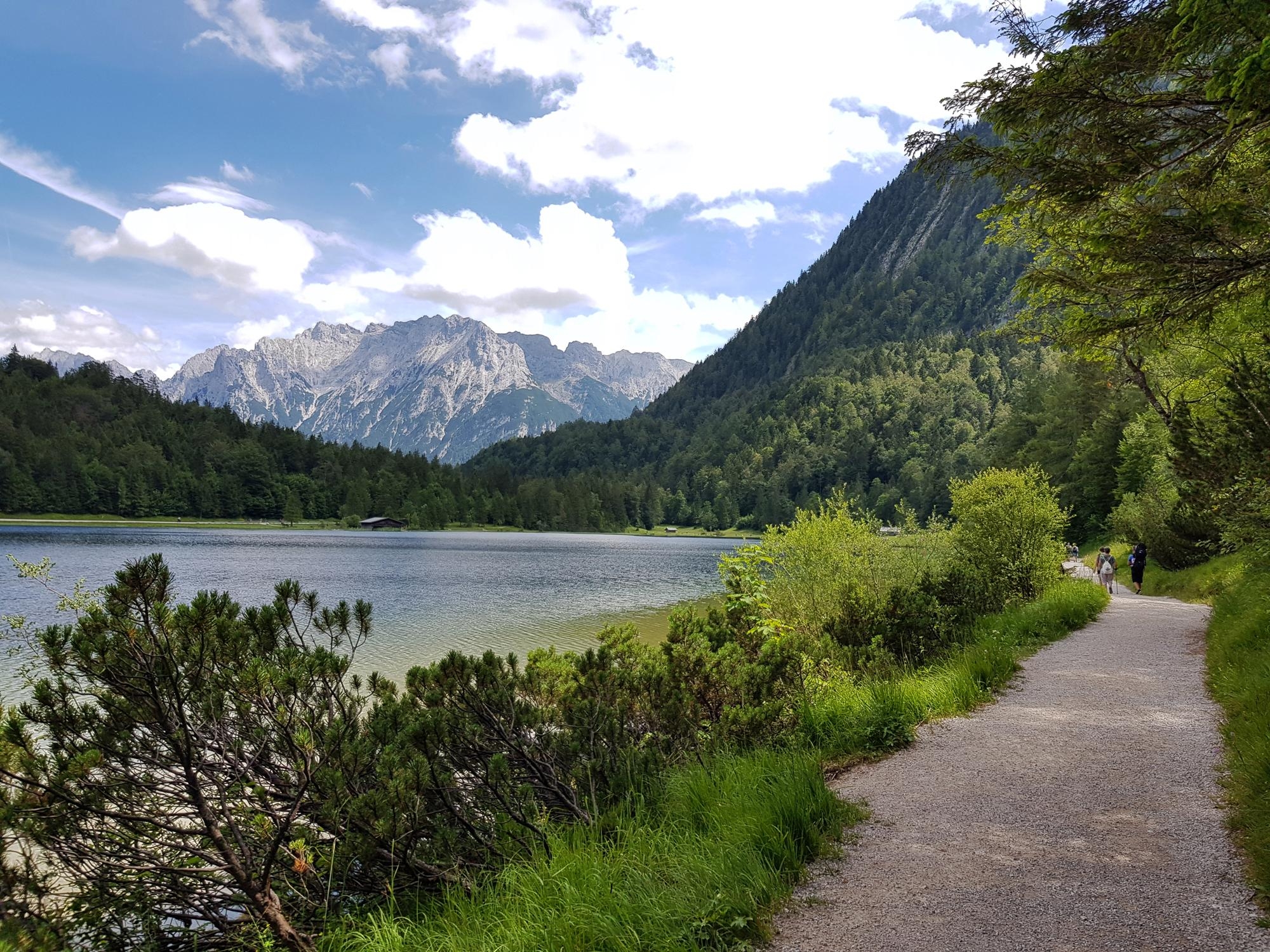 #naturliebe #travelchallenge #mittenwald #ferchensee Was gibt es Wohltuenderes als Wanderungen durch die Berge? :-) 