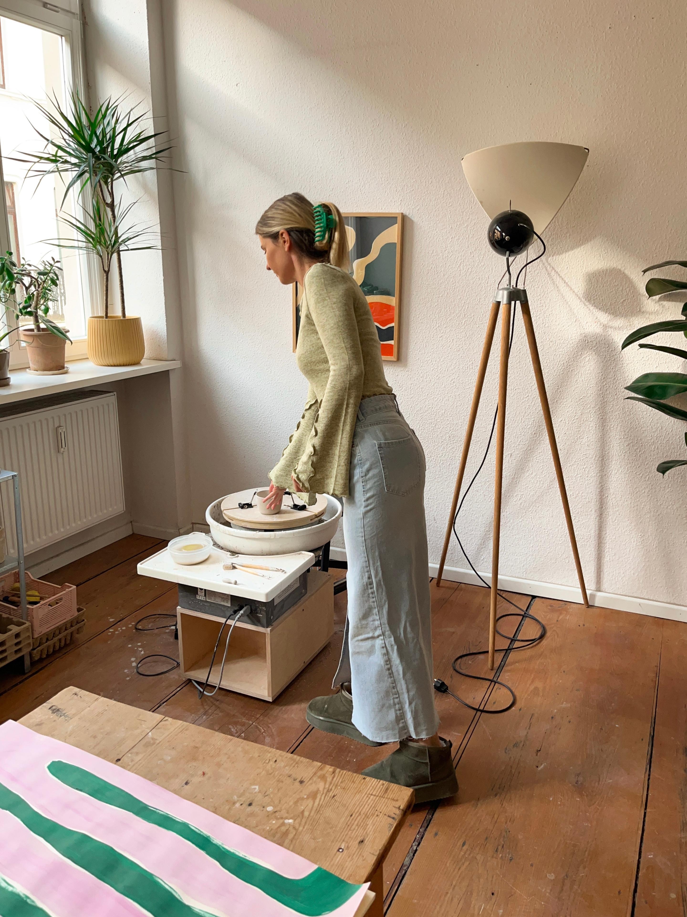 Neben dem Malen ist meine größte Leidenschaft das #Töpfern 😍 Momentan habe ich mein #Atelier noch zu Hause!
#Studio #Altbau #interior #diy #Töpferscheibe