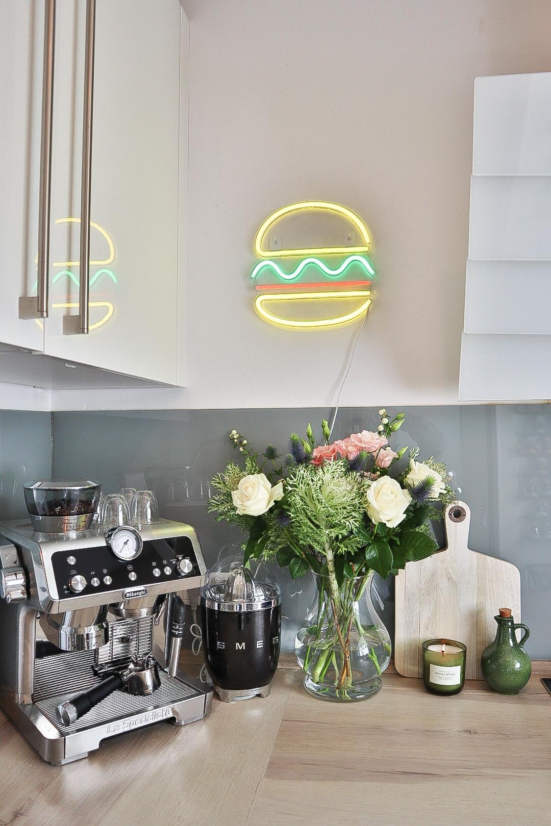 Neben meiner Siebträgermaschine, liebe ich vor allem meinen neuen LED-Hamburger in der #küche 🍔 ☕️ 
#livingchallenge