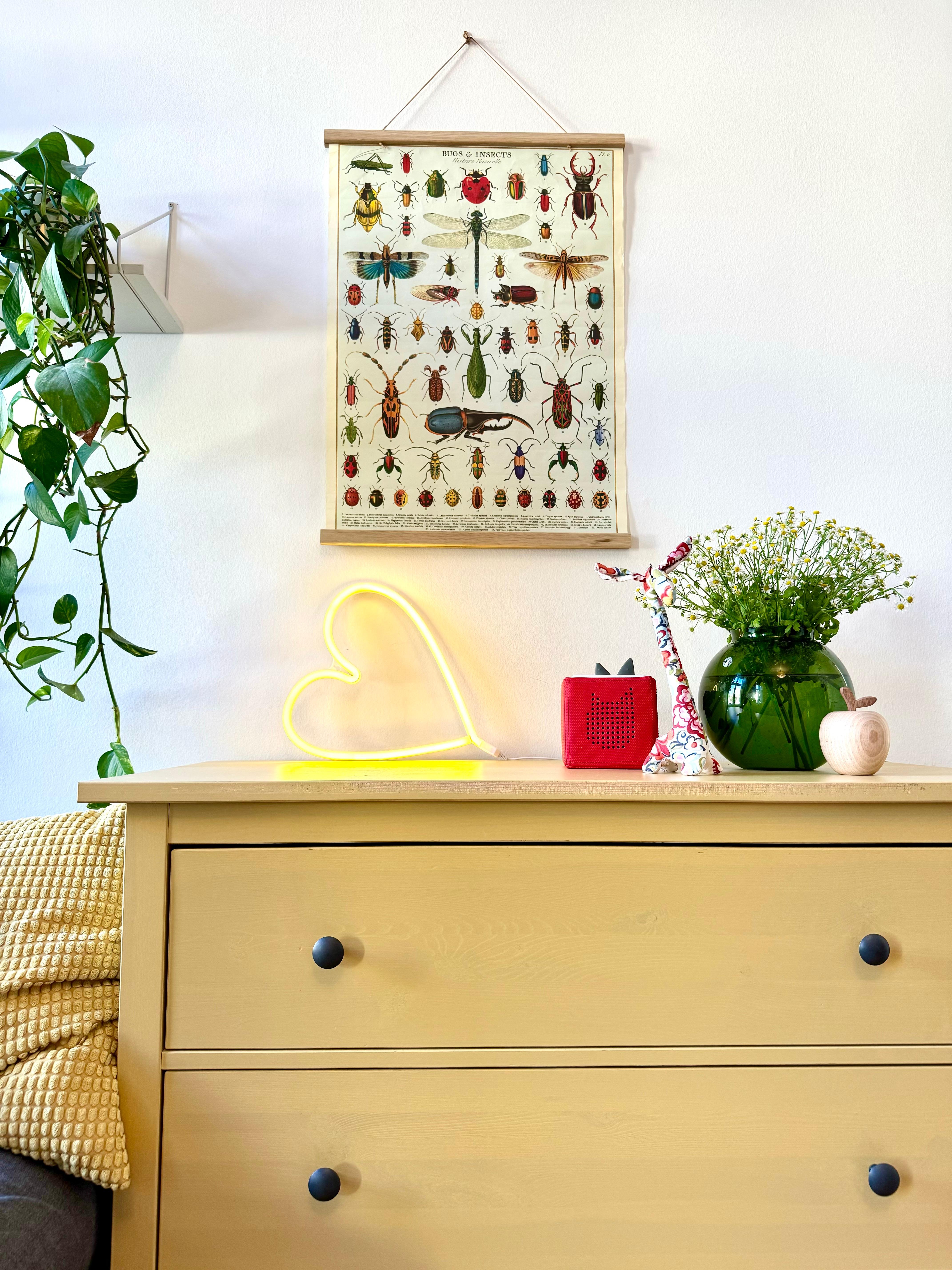 Neon-Lampe trifft Vintage-Lerntafel 💛